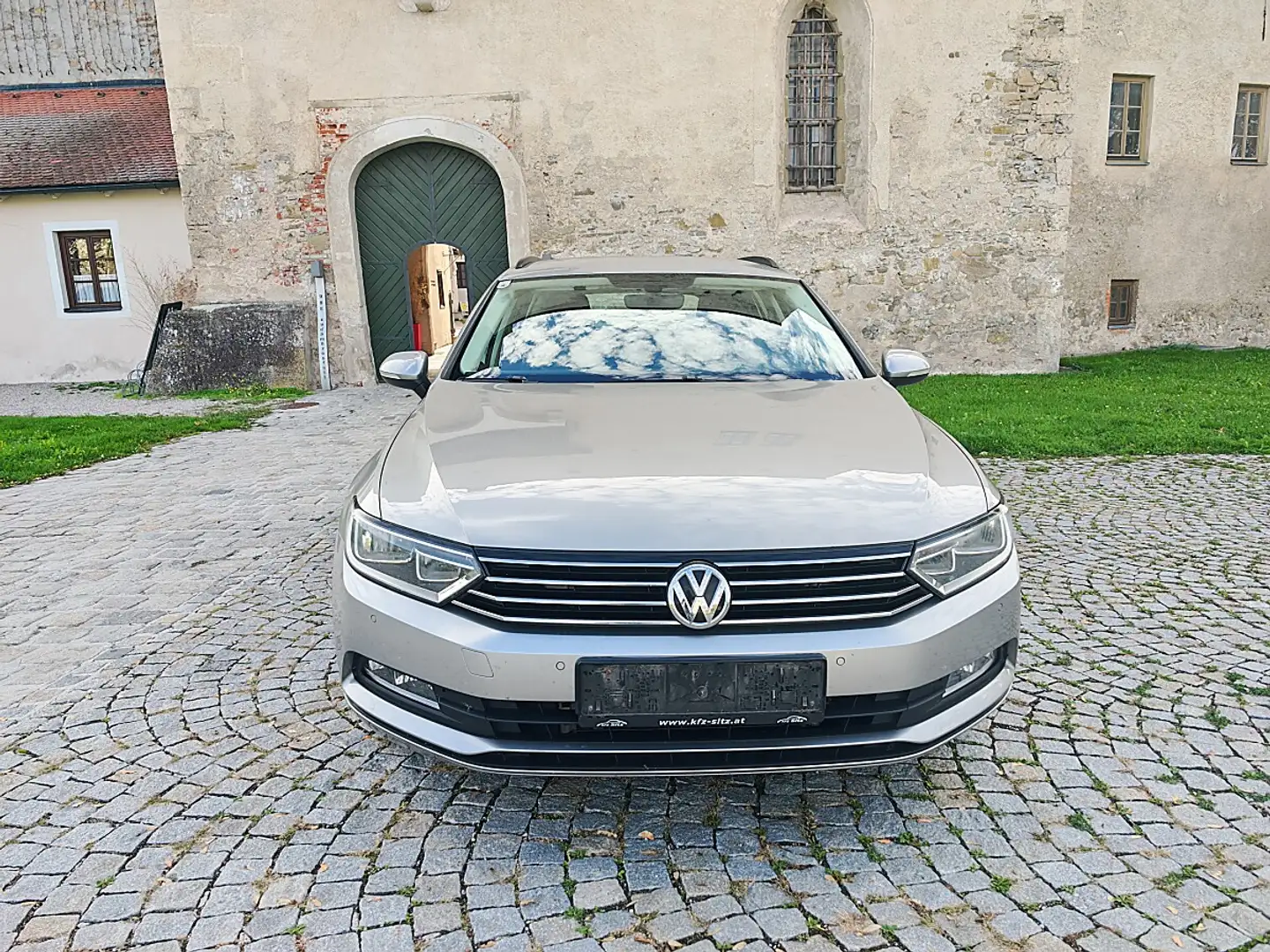 Volkswagen Passat Variant Trendline Automatik Grau - 1
