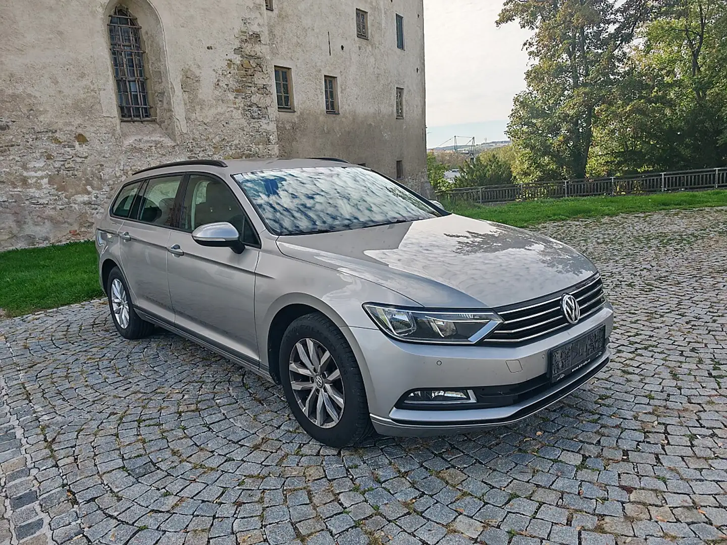 Volkswagen Passat Variant Trendline Automatik Grau - 2