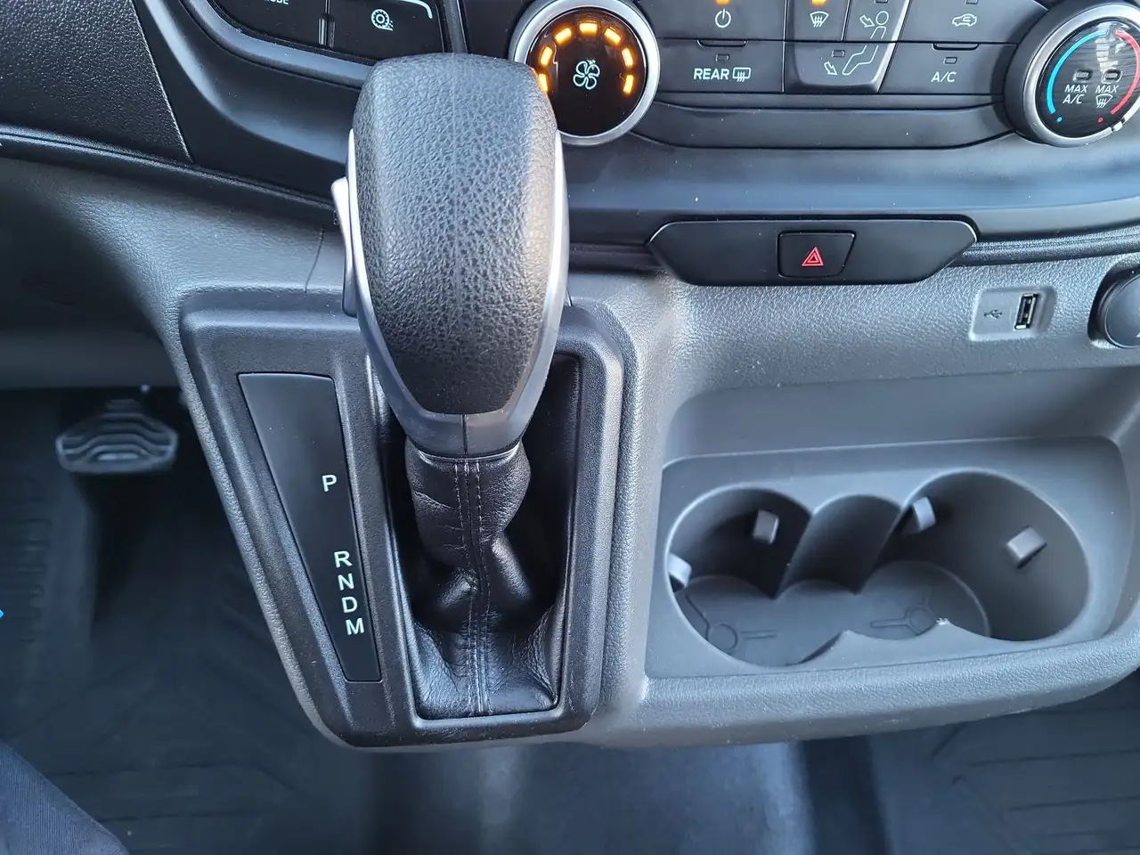 Ford Transit Cargo Van снимка Ford Transit Cargo Van