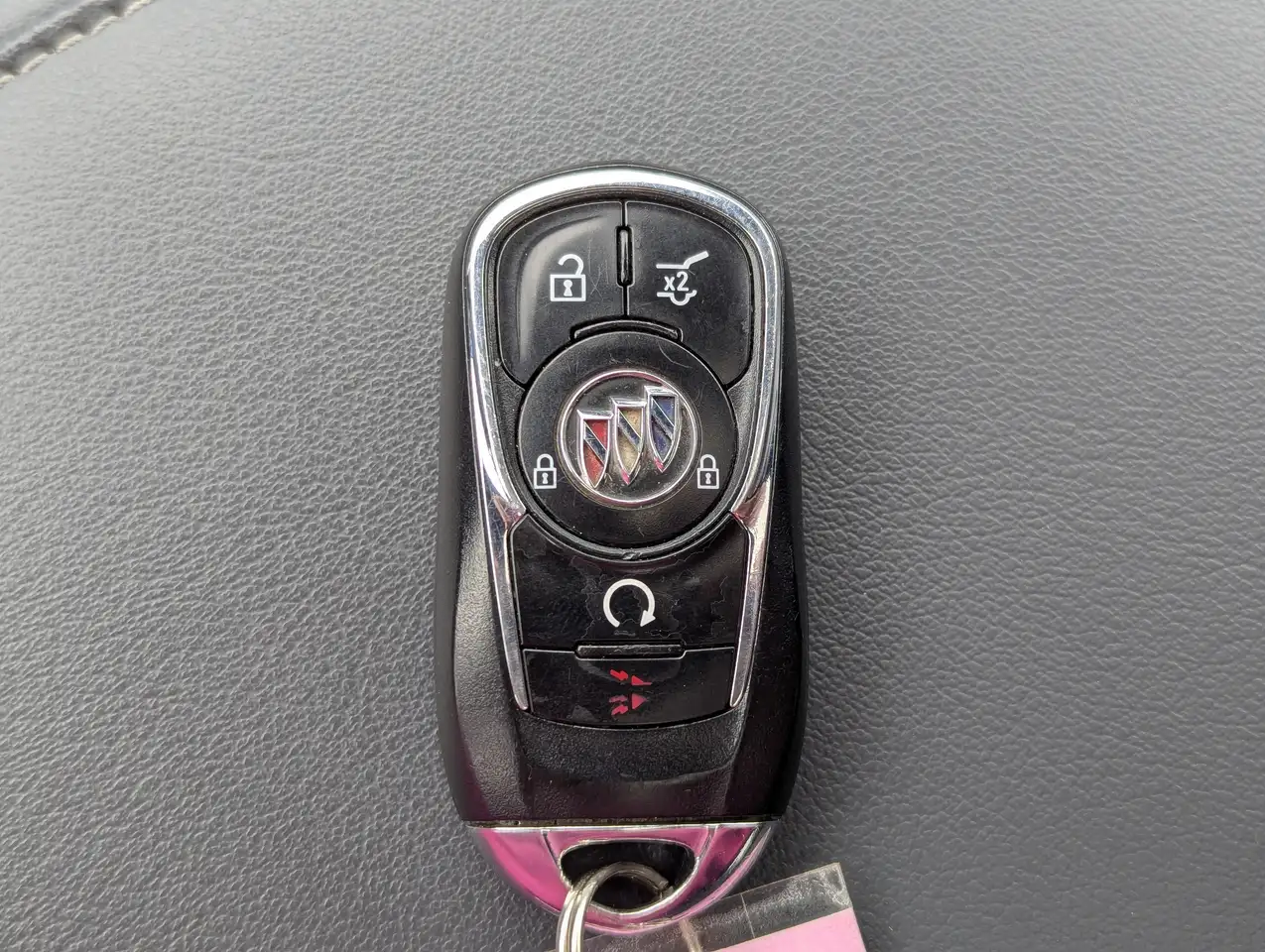 Buick Enclave снимка Buick Enclave