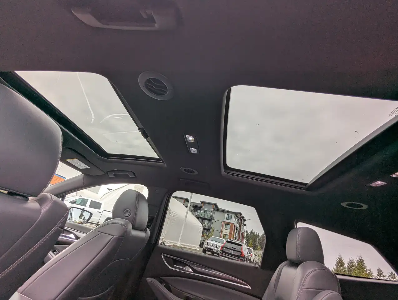 Buick Enclave снимка Buick Enclave