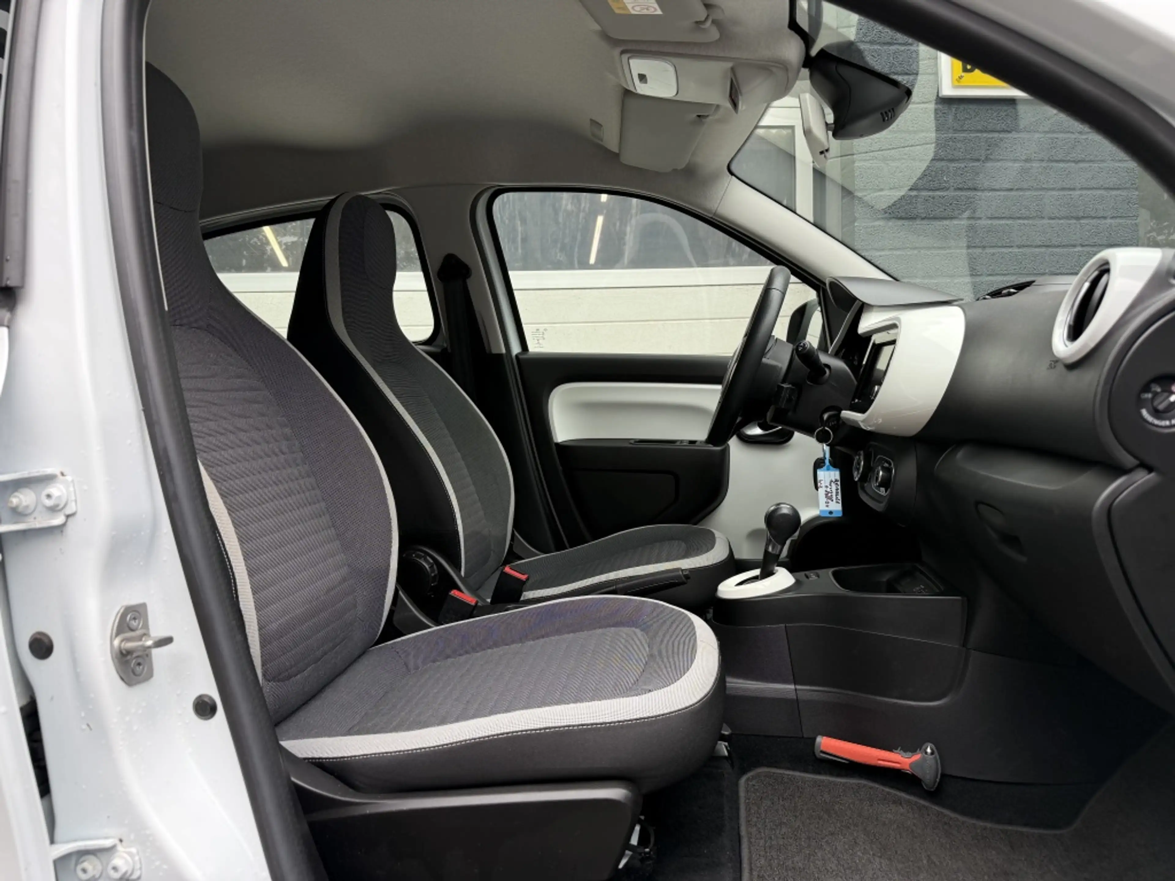 Renault Twingo Z.E. R80 Collection — photo 14