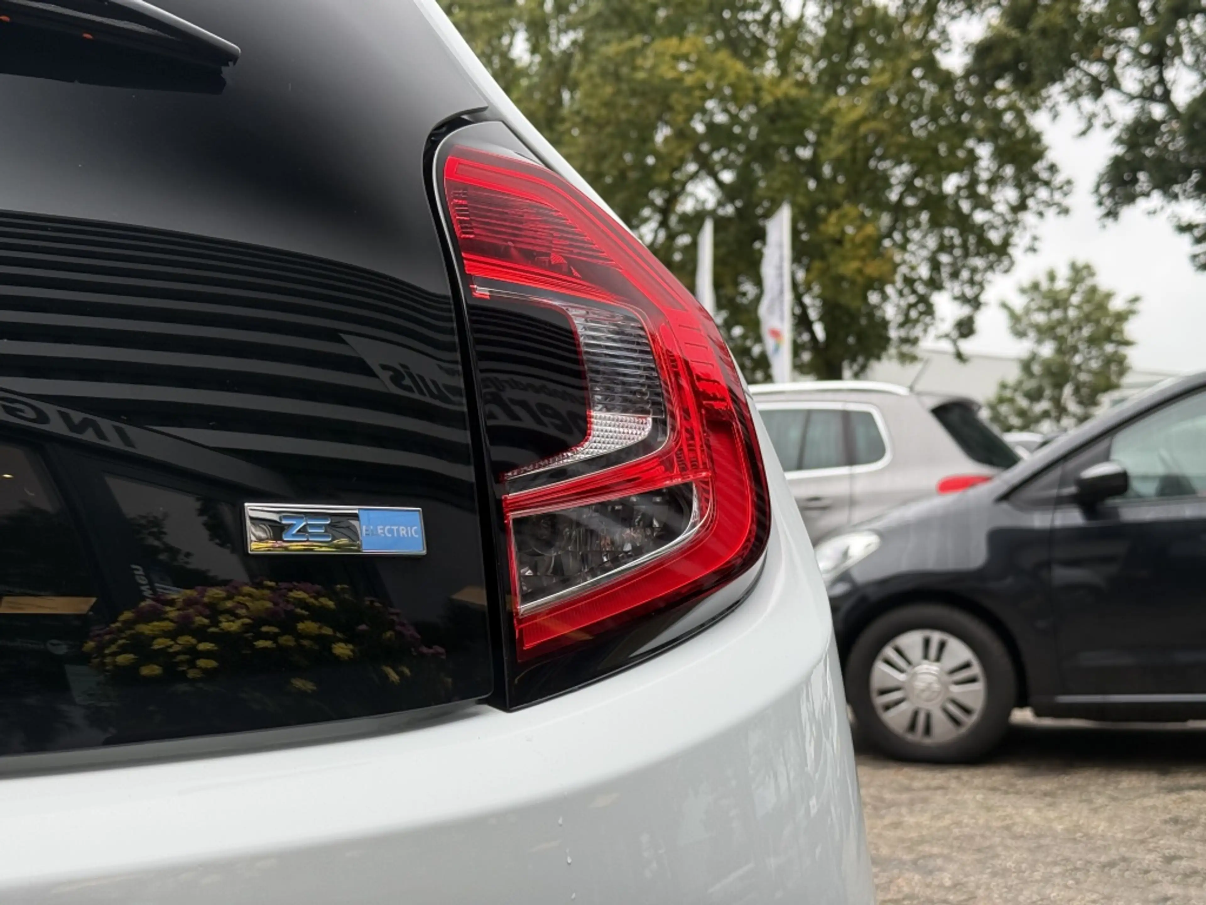 Renault Twingo Z.E. R80 Collection — photo 11