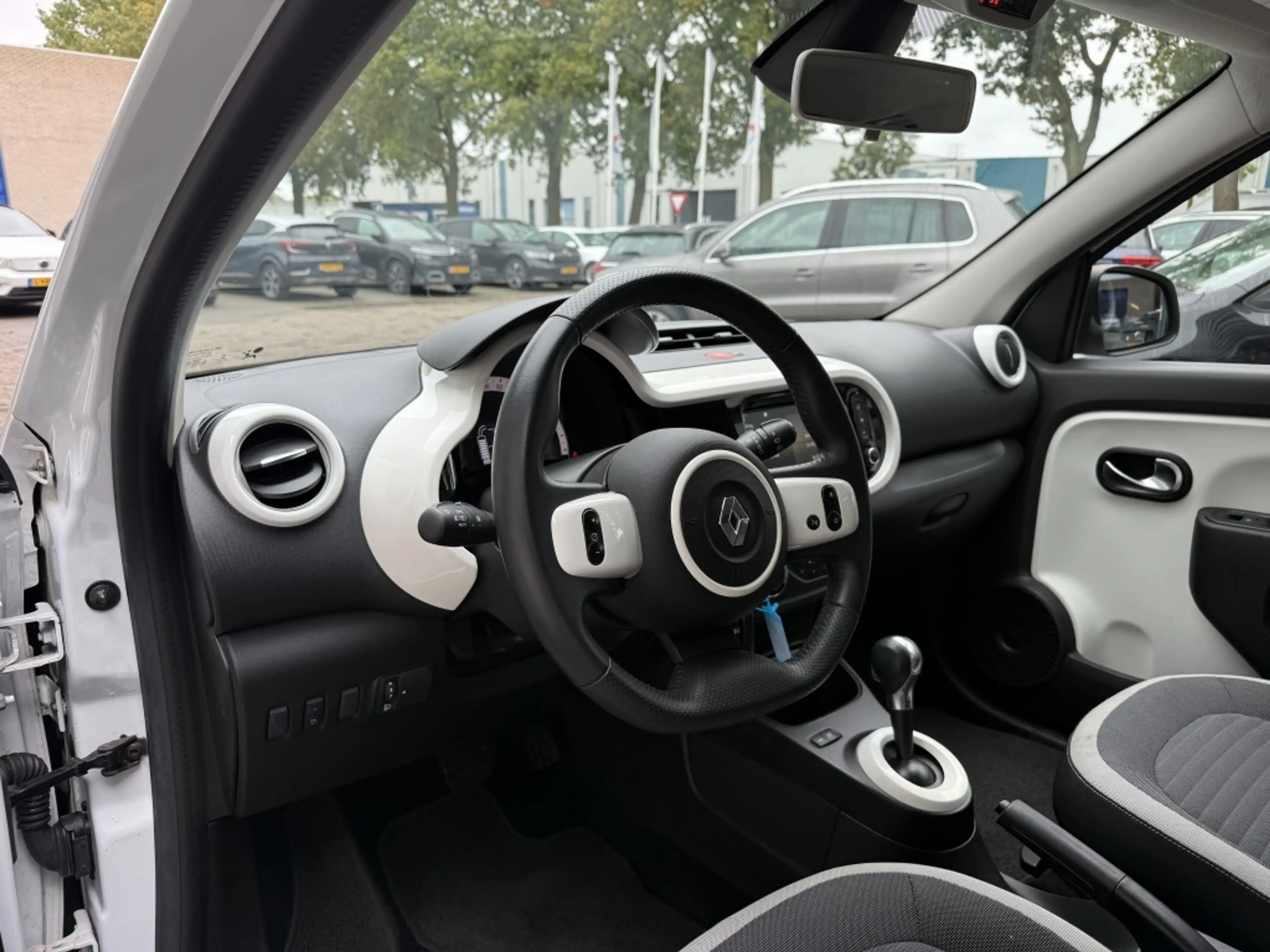 Renault Twingo Z.E. R80 Collection — photo 2