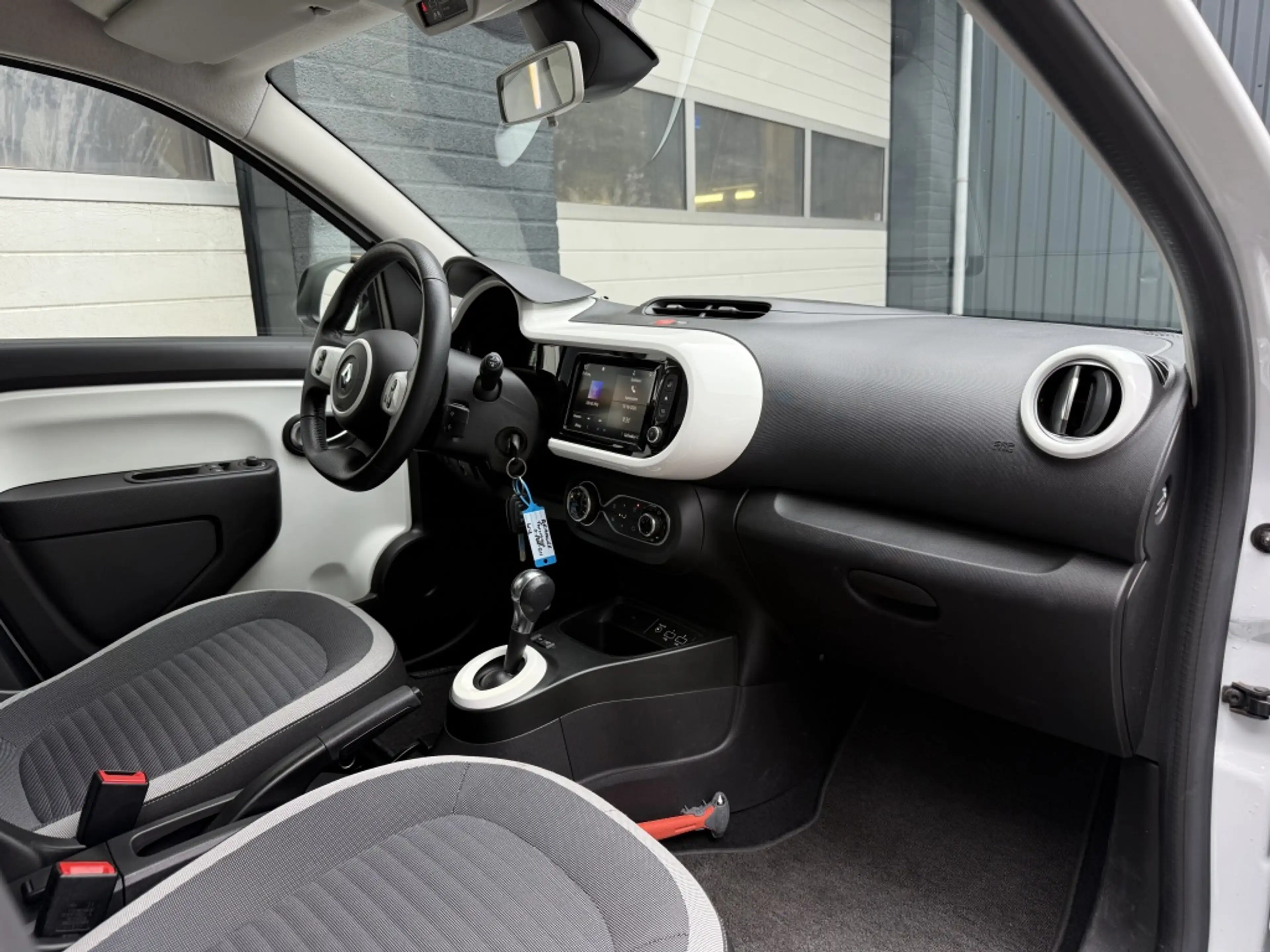 Renault Twingo Z.E. R80 Collection — photo 12