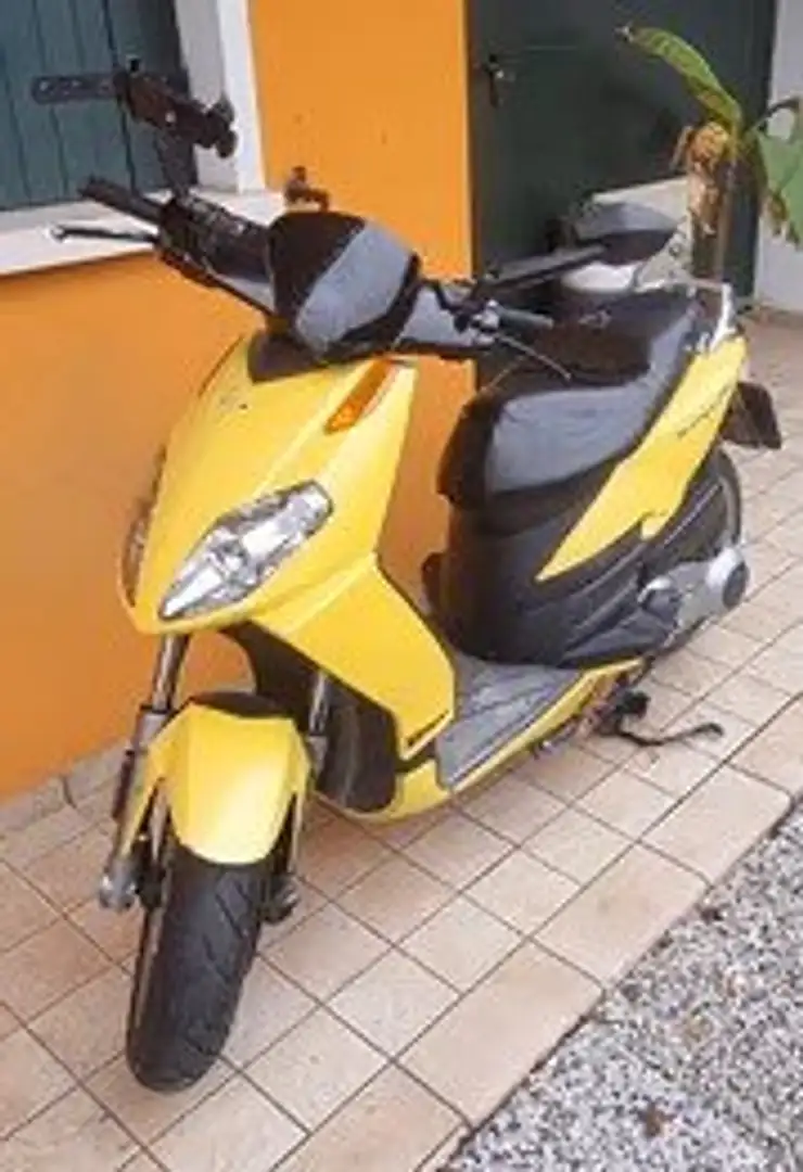 Aprilia Sportcity 125 Giallo - 1