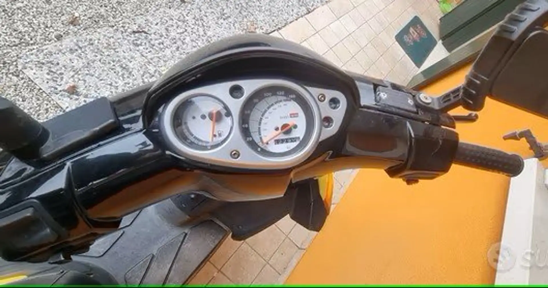 Aprilia Sportcity 125 Giallo - 2