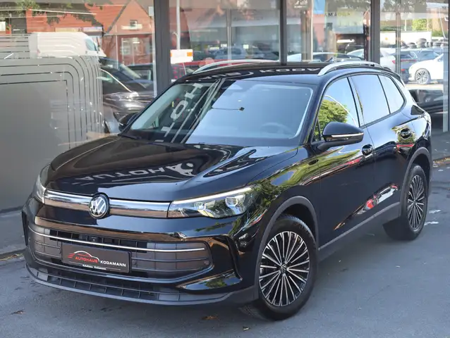 Volkswagen Tiguan view 2