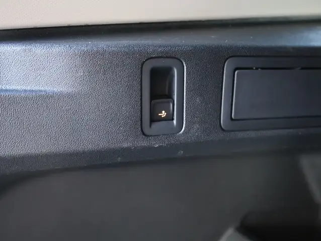 Volkswagen Tiguan view 12