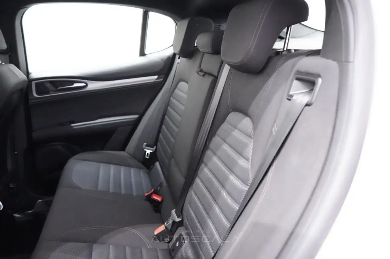 Alfa Romeo Stelvio 2024 — фото 25
