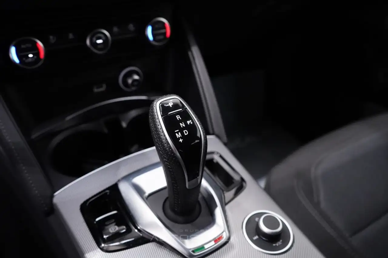 Alfa Romeo Stelvio 2024 — фото 14