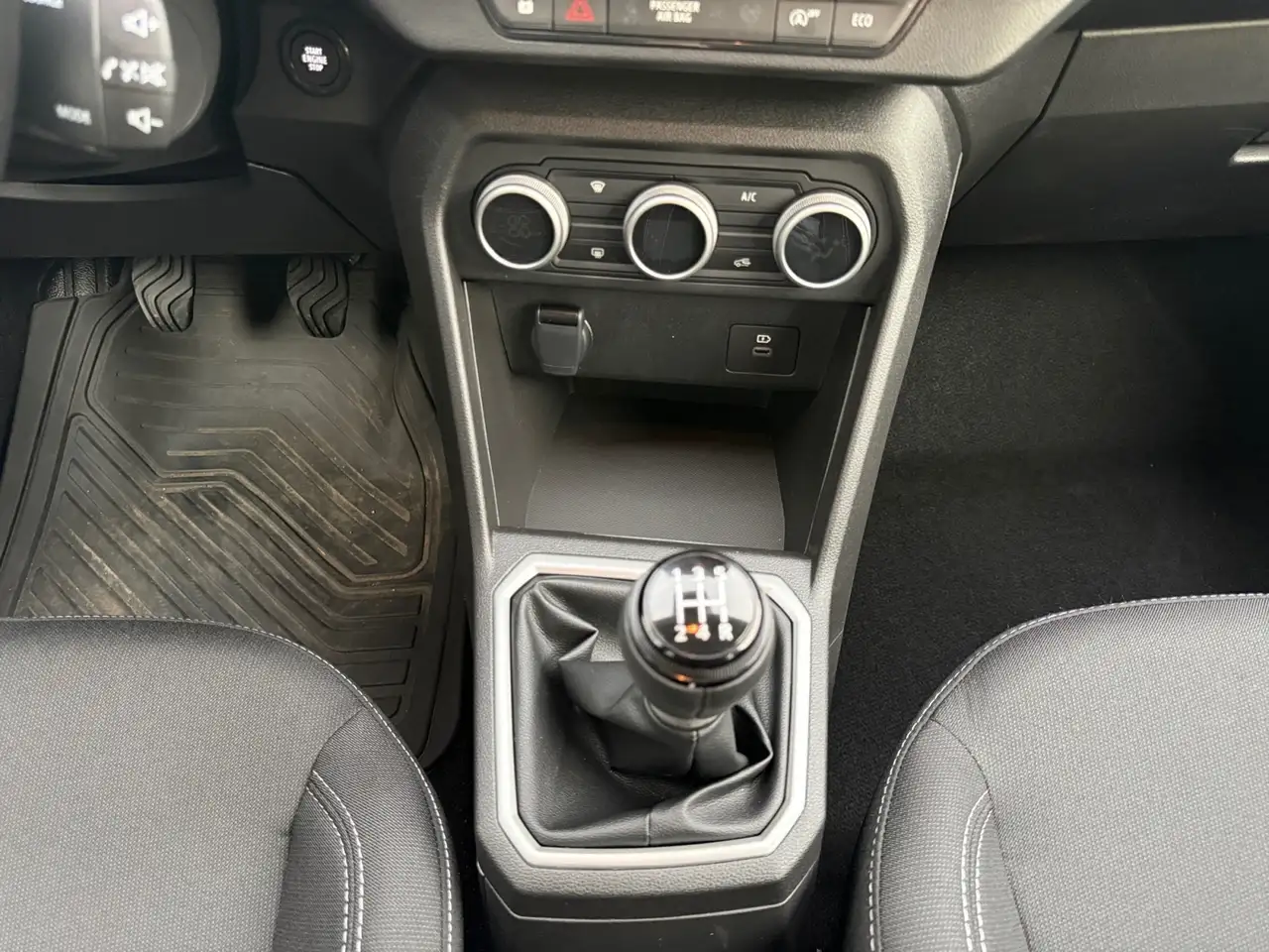 Dacia Sandero Sandero — photo 12