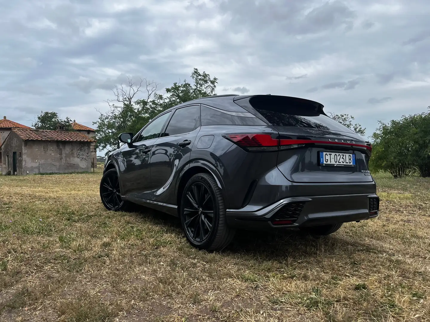 Lexus RX 500h RX 500h 2.4 hybrid turbo F-Sport  6at Grau - 2