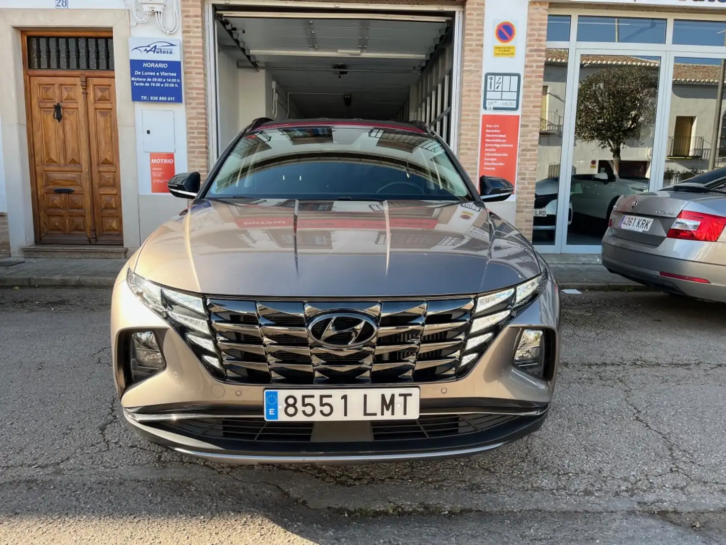 Hyundai TUCSON 1.6 TGDI 48V Tecno 2C 4x2 DT Marrón - 2