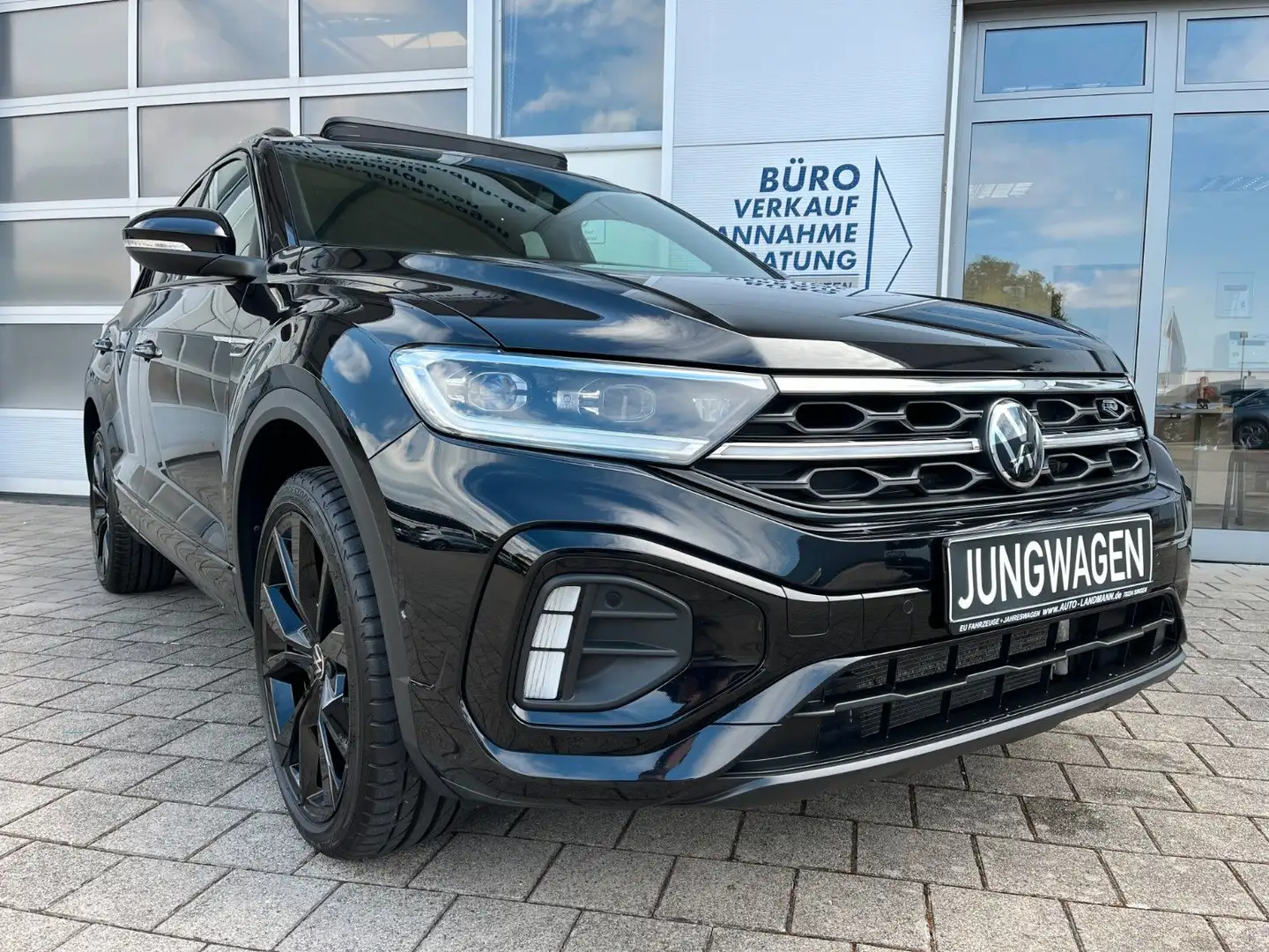 Volkswagen T-Roc 2.0 TSI OPF DSG 4M R-Line NAV PANO MATRIX Zwart - 1
