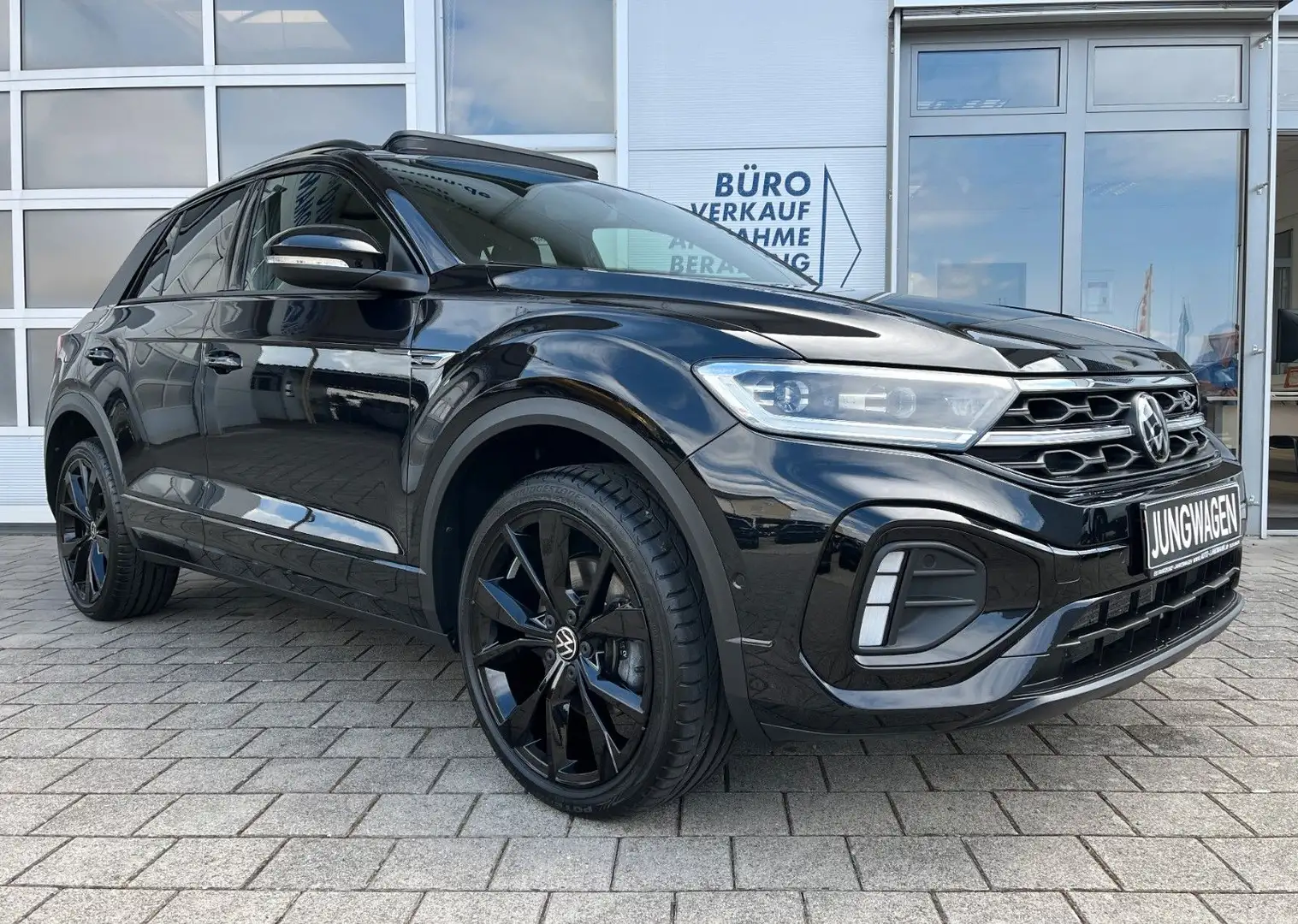 Volkswagen T-Roc 2.0 TSI OPF DSG 4M R-Line NAV PANO MATRIX Zwart - 2