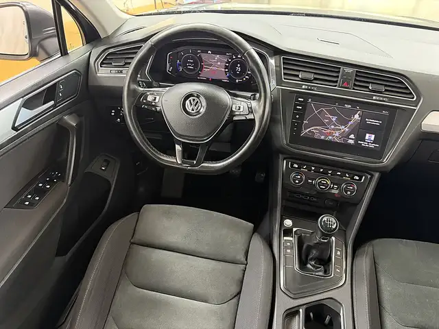 Volkswagen Tiguan view 2