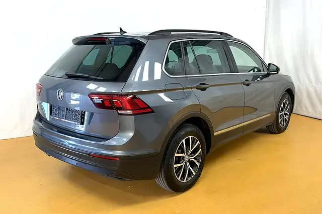 Volkswagen Tiguan view 3