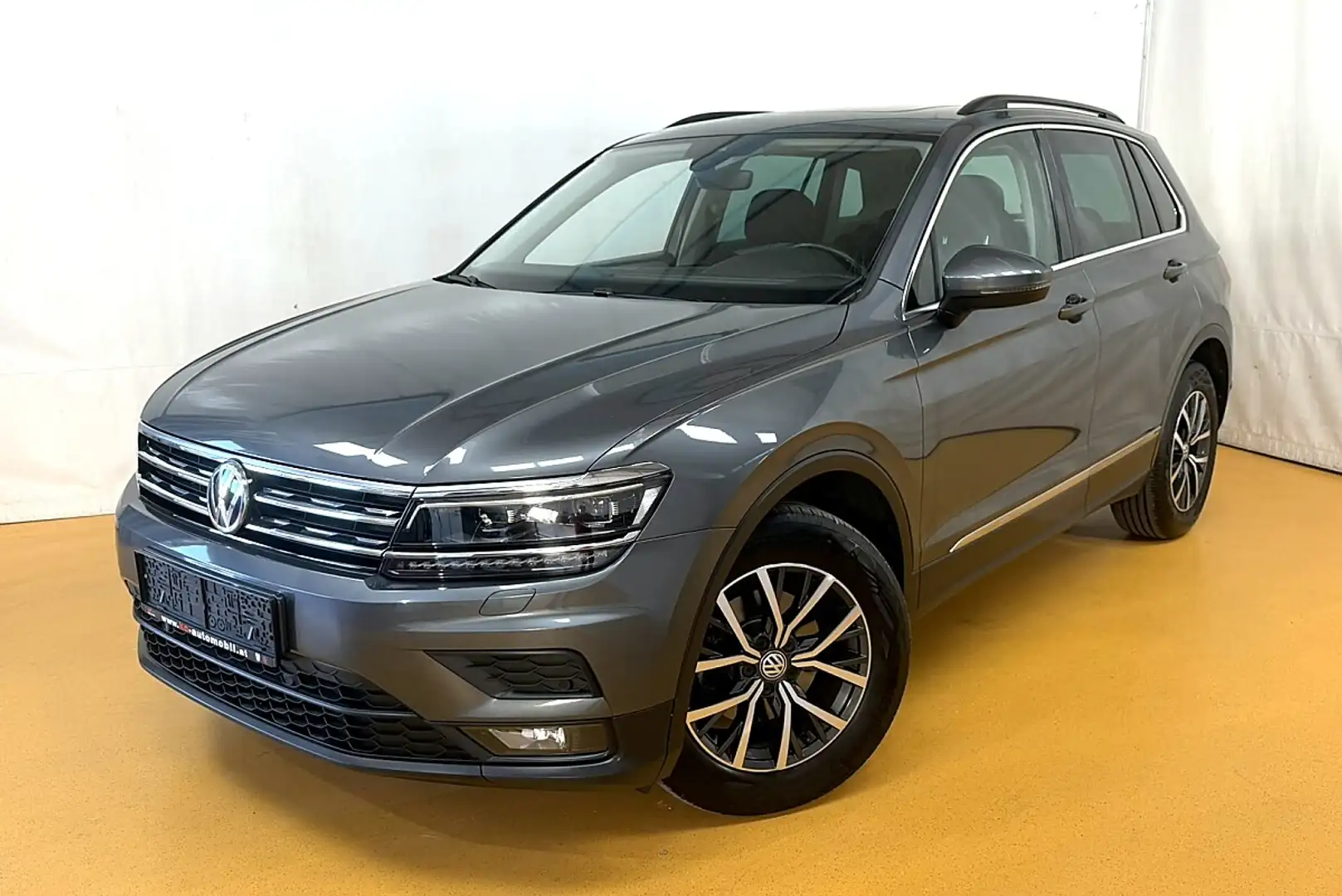 Volkswagen Tiguan 2.0 TDI SCR Sky  Pano_LED Grau - 1