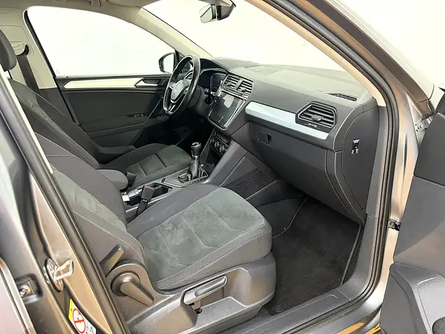 Volkswagen Tiguan view 6