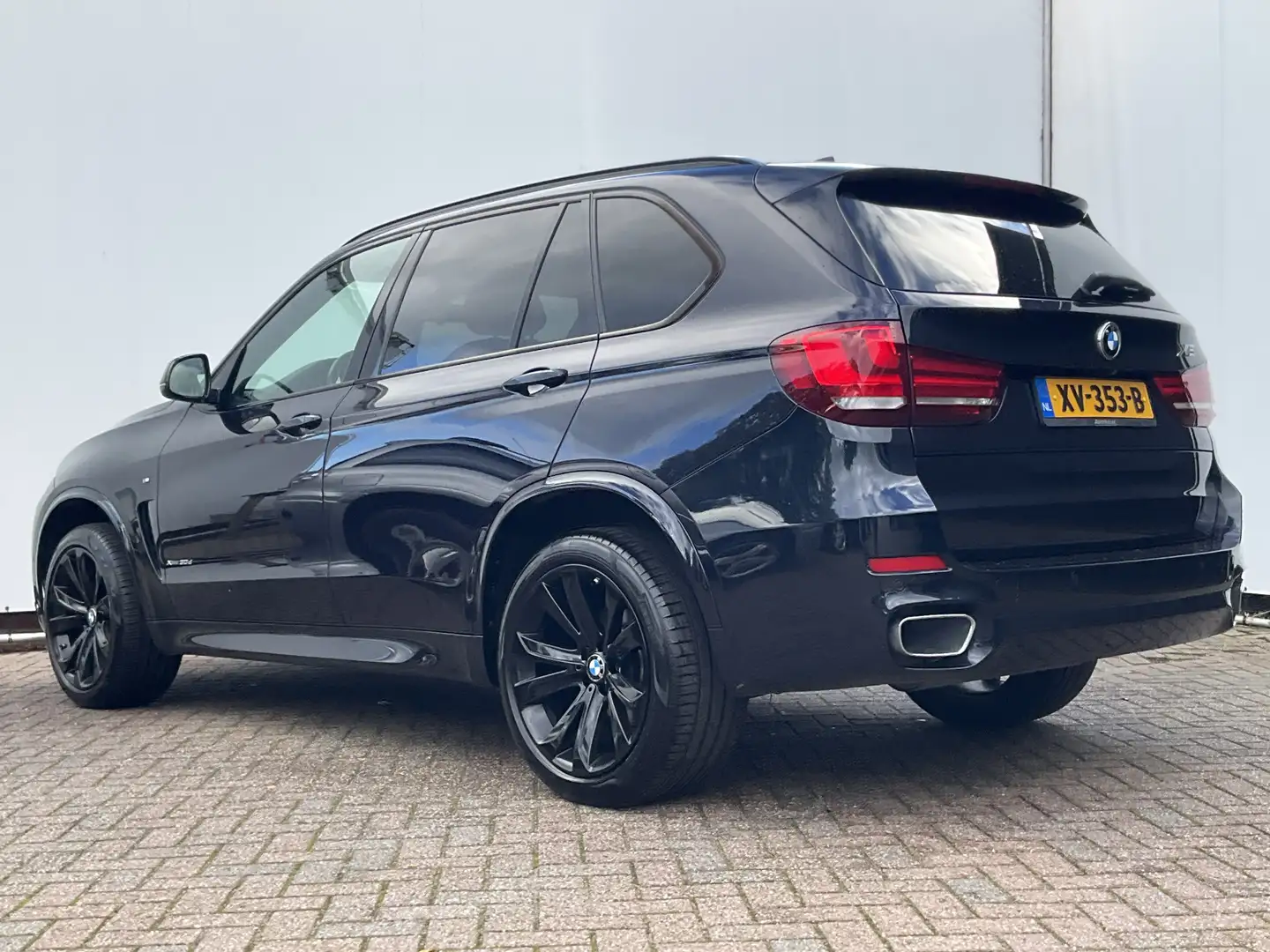 BMW X5 xDrive30D High Executive M-Sport Trekhaak Pano HUD Schwarz - 2