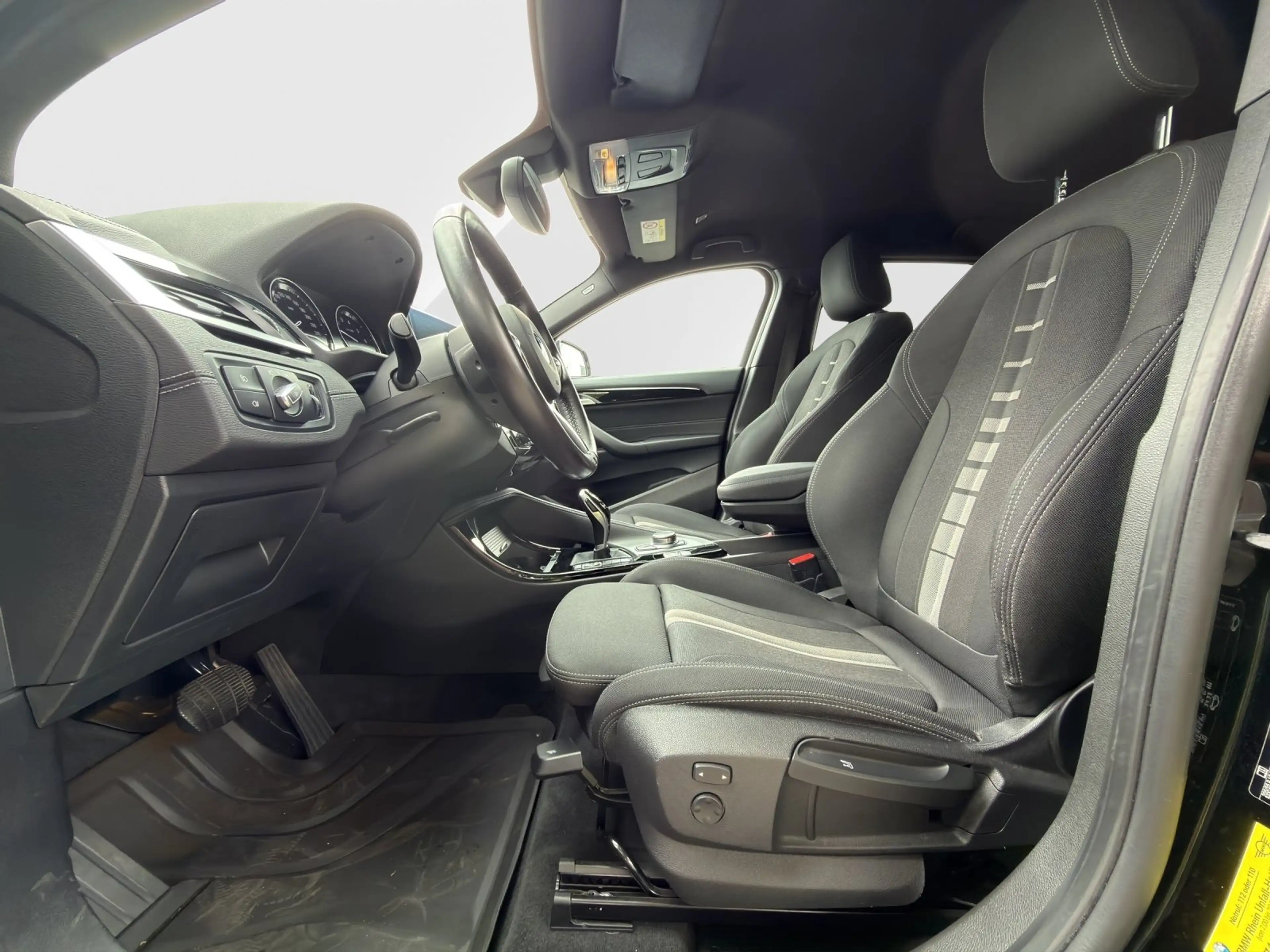 BMW X2 sDrive18i LED ParkAss. Navi RFK SHZ Tempomat — photo 11