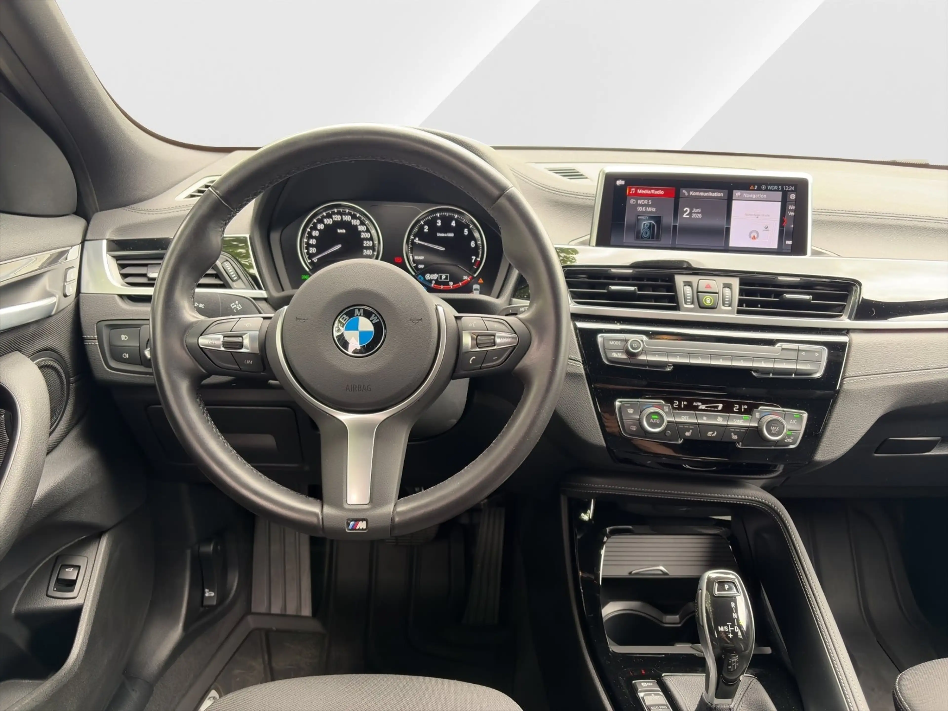 BMW X2 sDrive18i LED ParkAss. Navi RFK SHZ Tempomat — photo 9