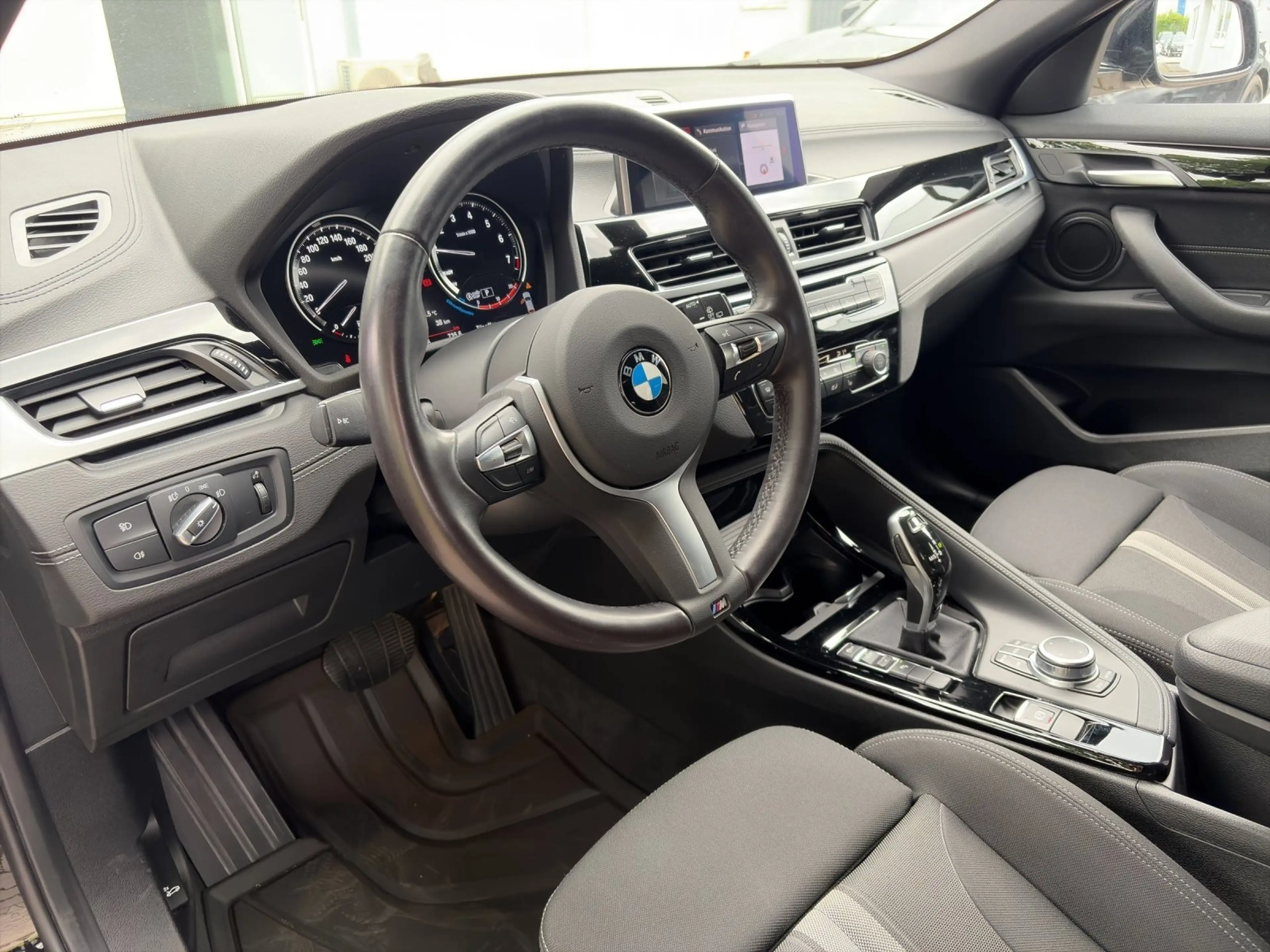 BMW X2 sDrive18i LED ParkAss. Navi RFK SHZ Tempomat — photo 15