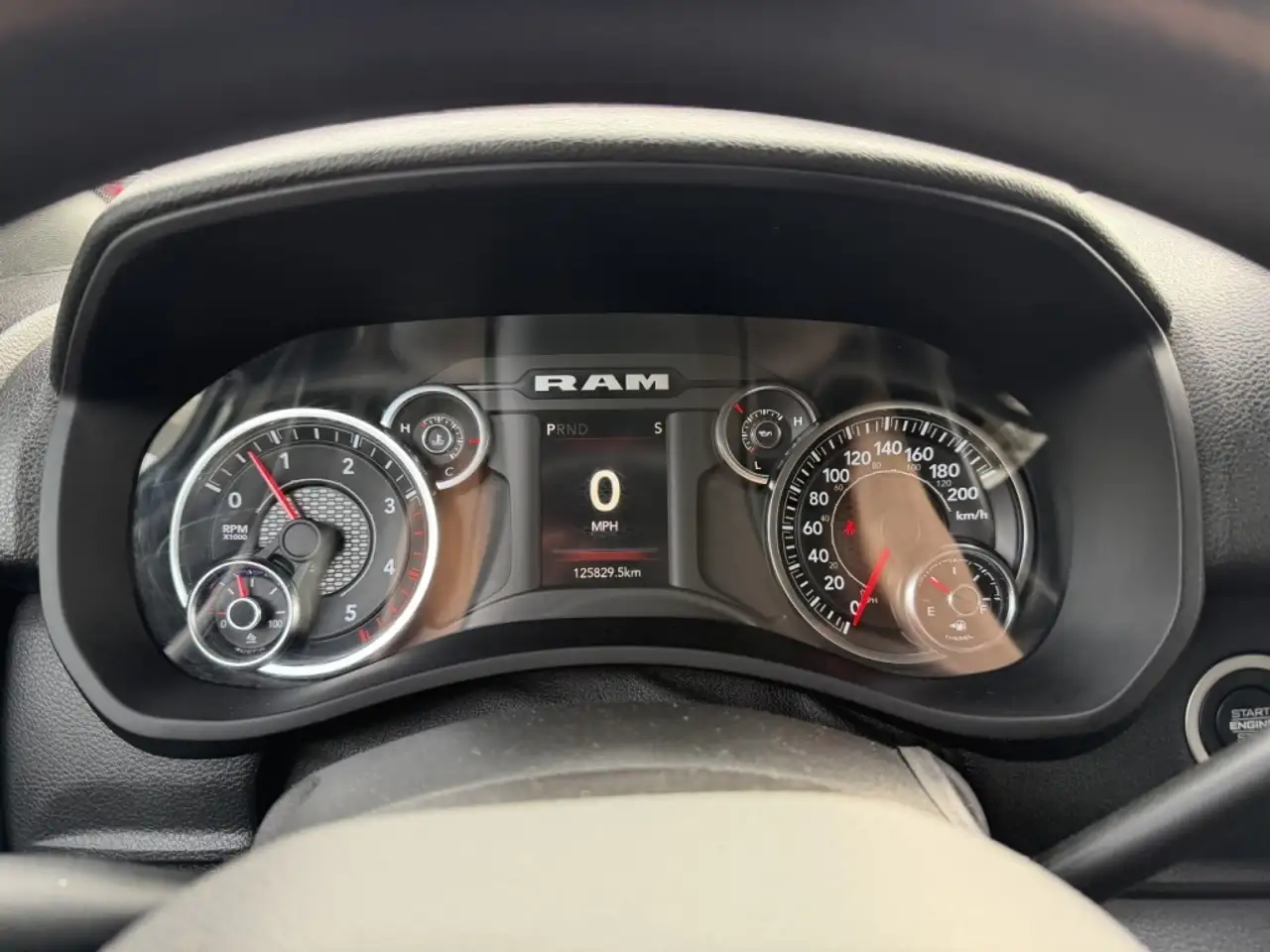 RAM 2500 снимка RAM 2500