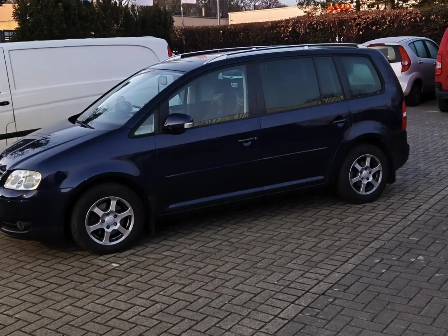 Volkswagen Touran 2.0 TDI DSG Trendline - 1