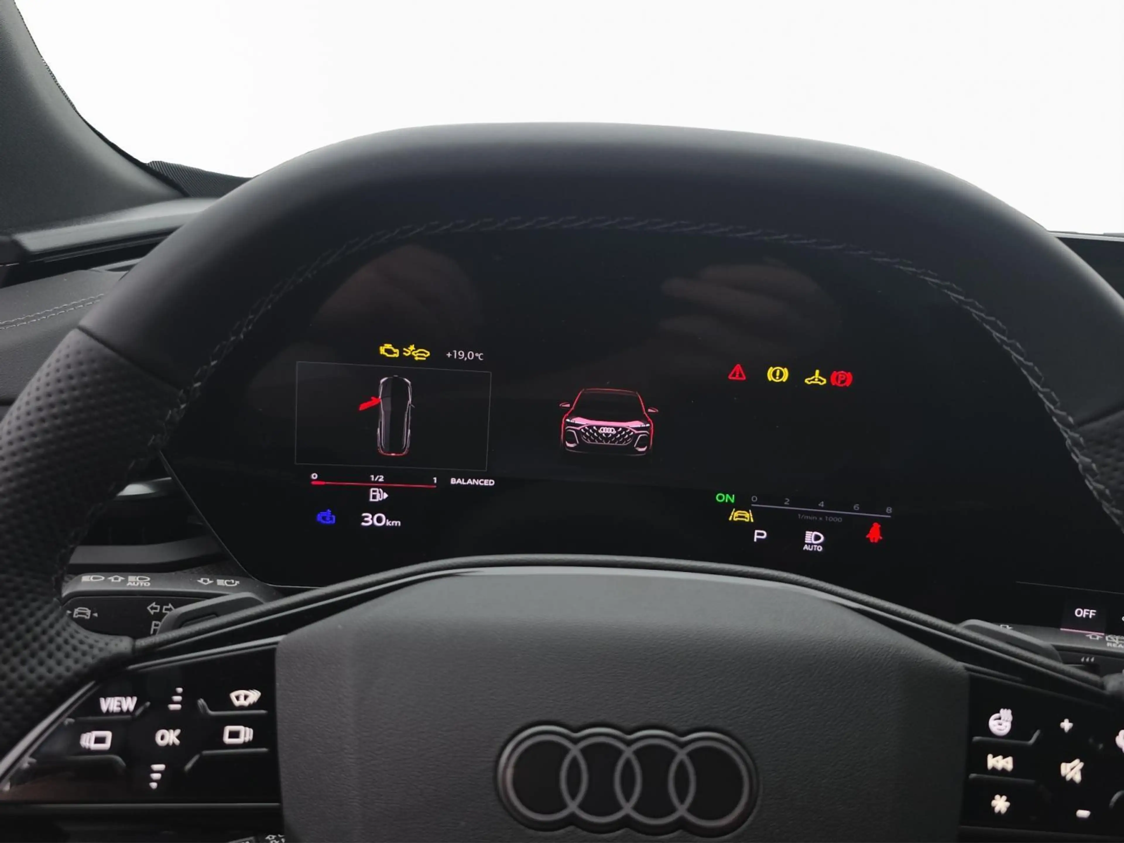 Audi SQ5 TFSI quattro S tronic — photo 11