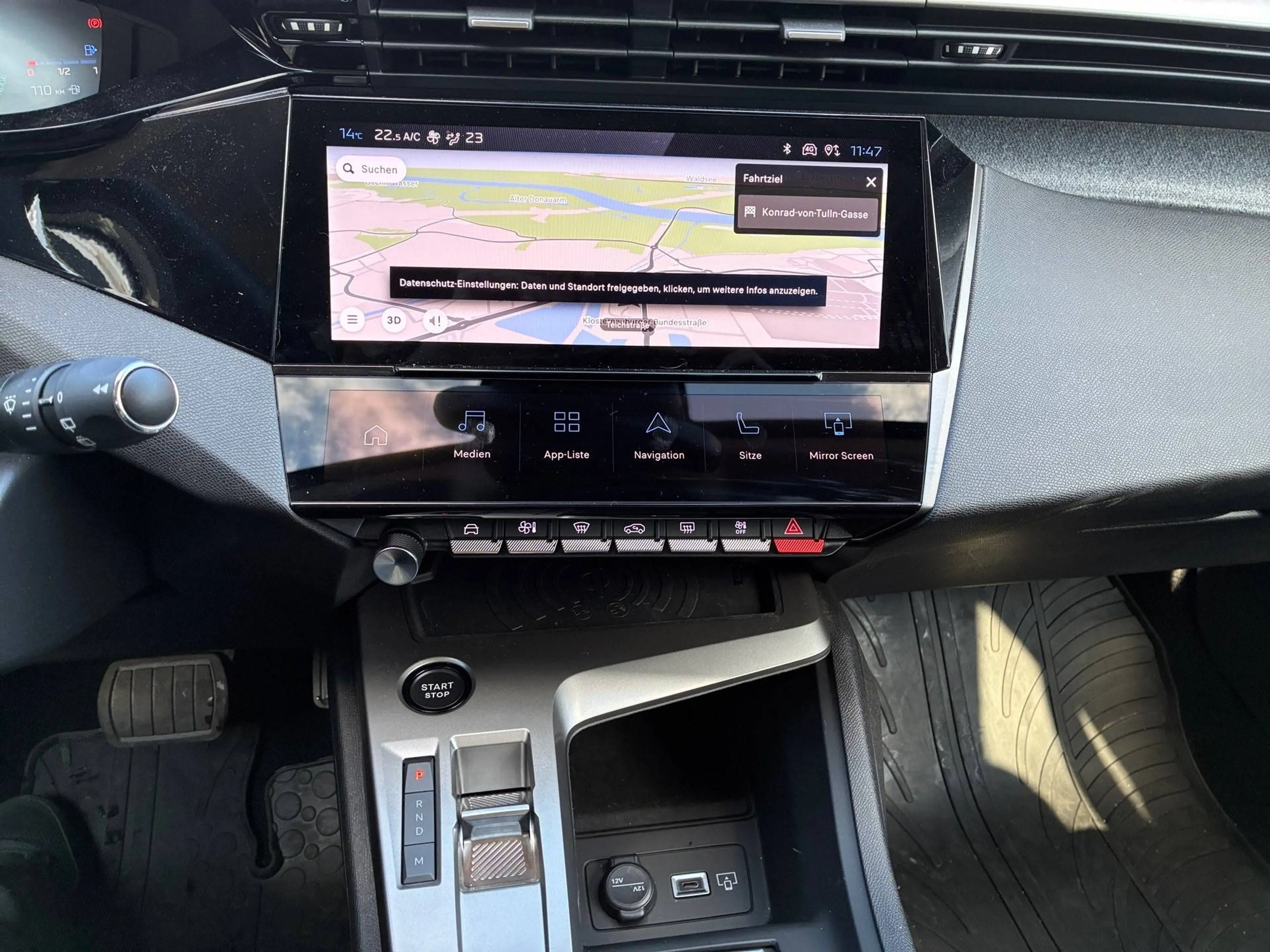 Peugeot 308 Hybrid 145 Allure — photo 9