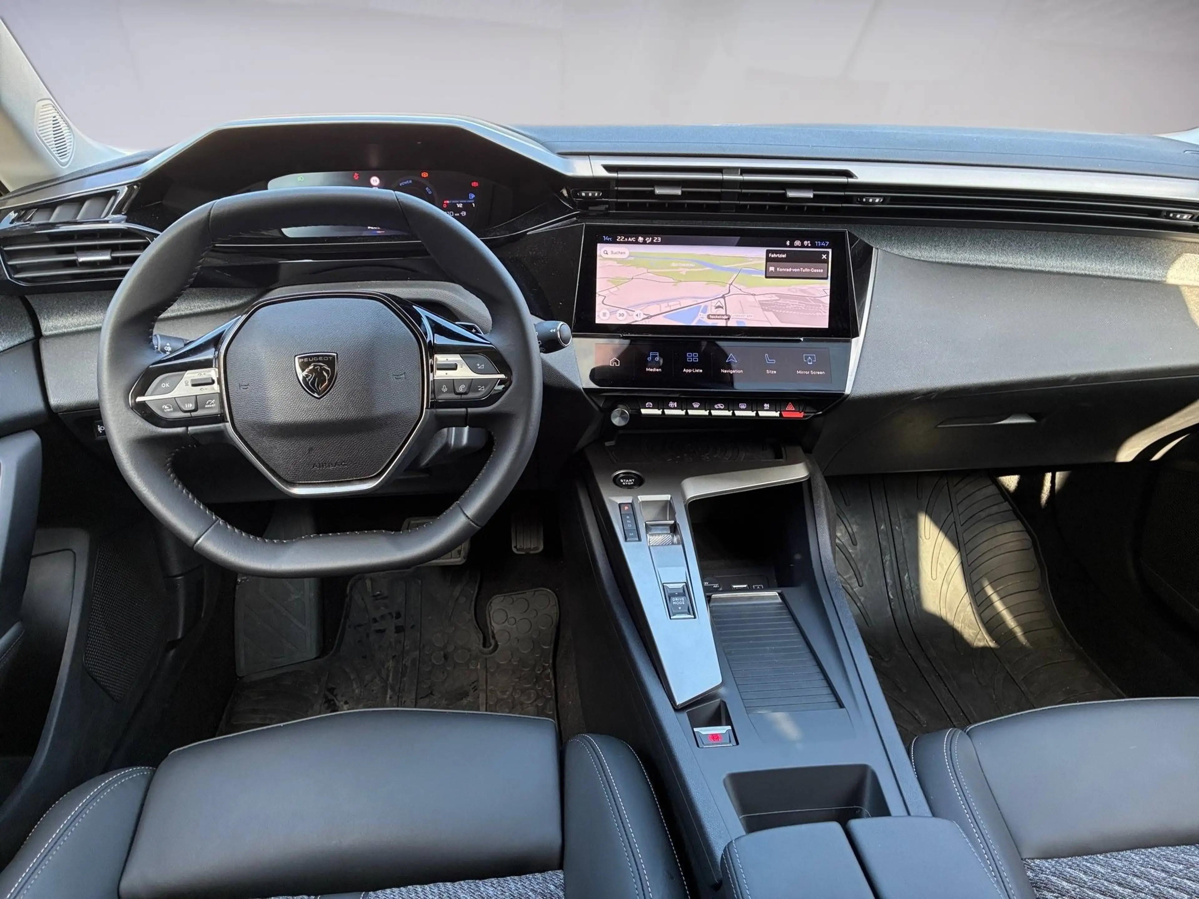 Peugeot 308 Hybrid 145 Allure — photo 10