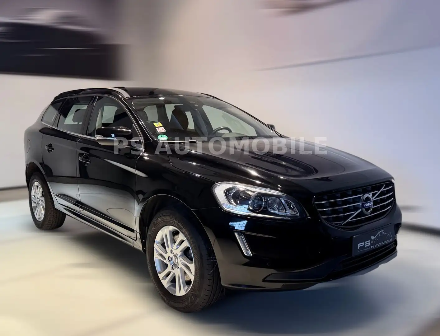 Volvo XC60 D3 Momentum*NAVI*XE*TEILLEDER*1HD*SCHECKH Schwarz - 2