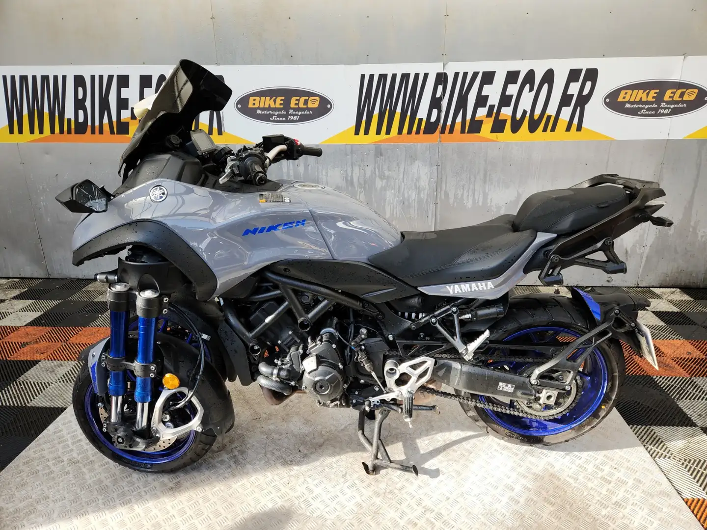 Yamaha Niken Gris - 2