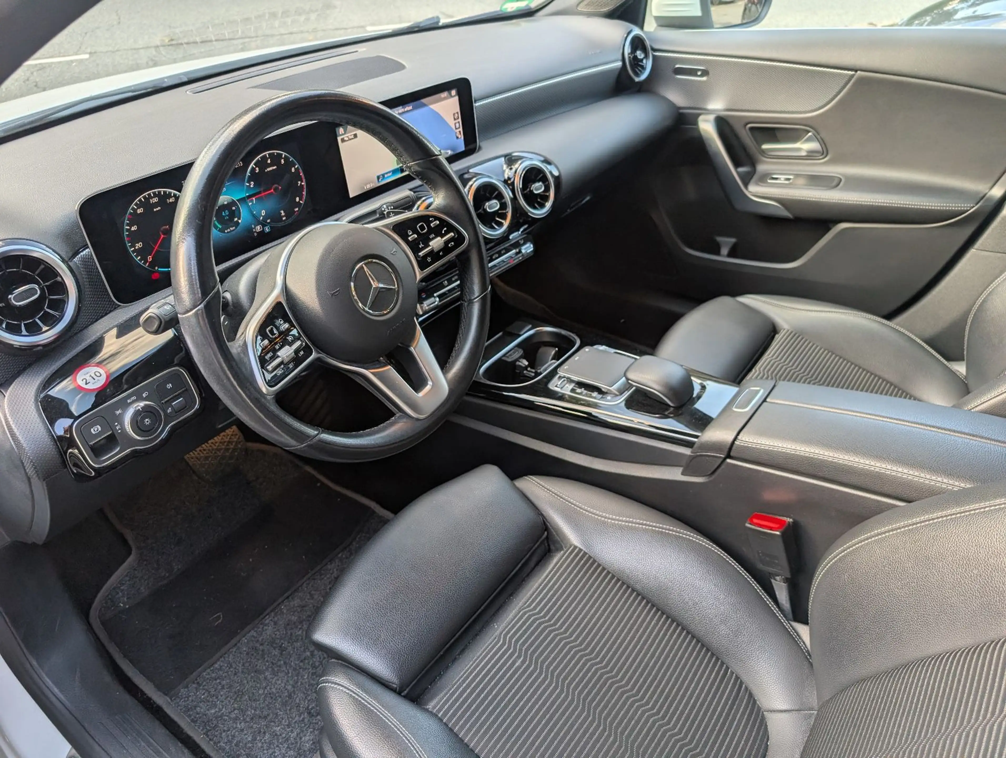 Mercedes-Benz A 180 Progressive 2019 AUTOMATIK LED nur 49tKM! — photo 3