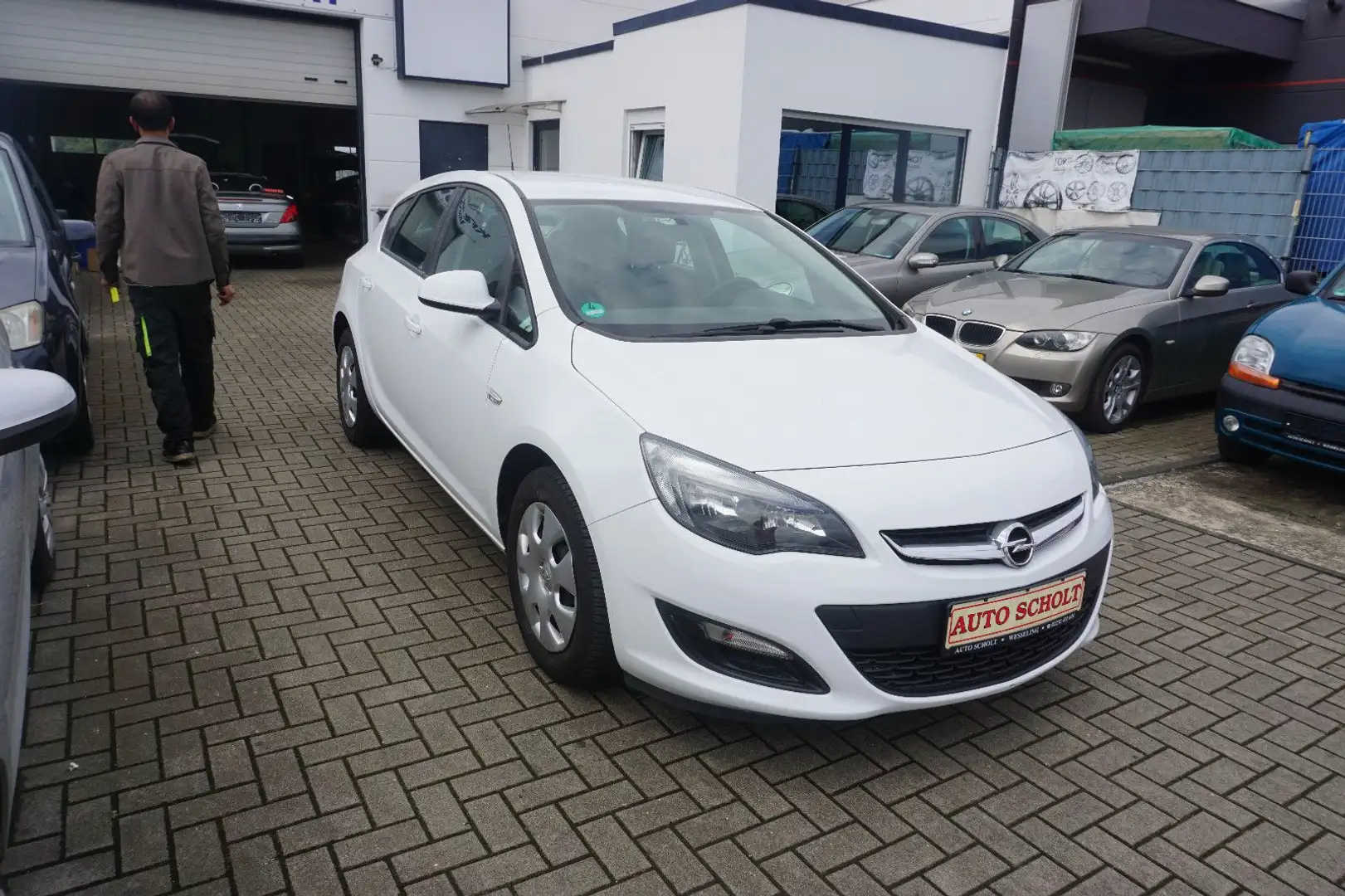 Opel Astra J Lim. 5-trg. Selection Blanc - 1