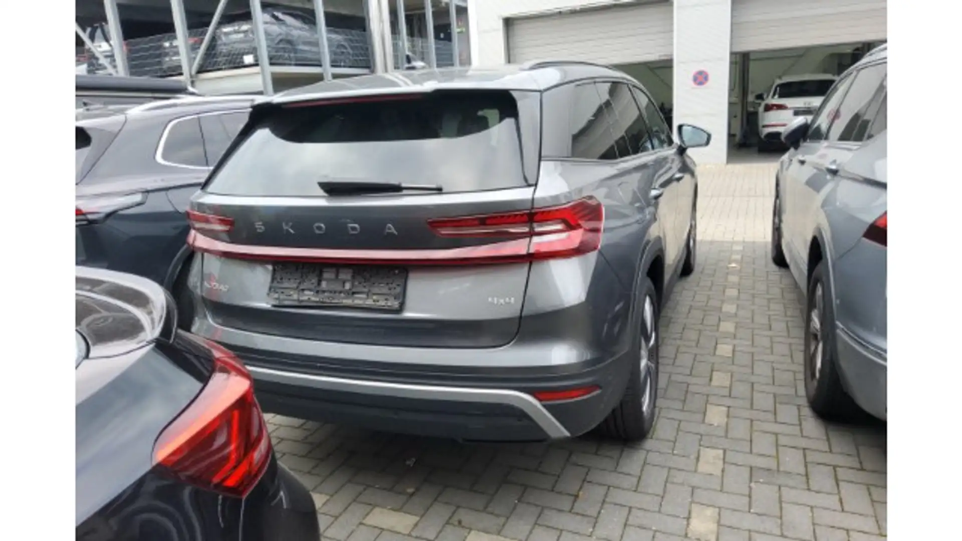 Skoda Kodiaq 2.0 TDI DSG Navi LED Gris - 2