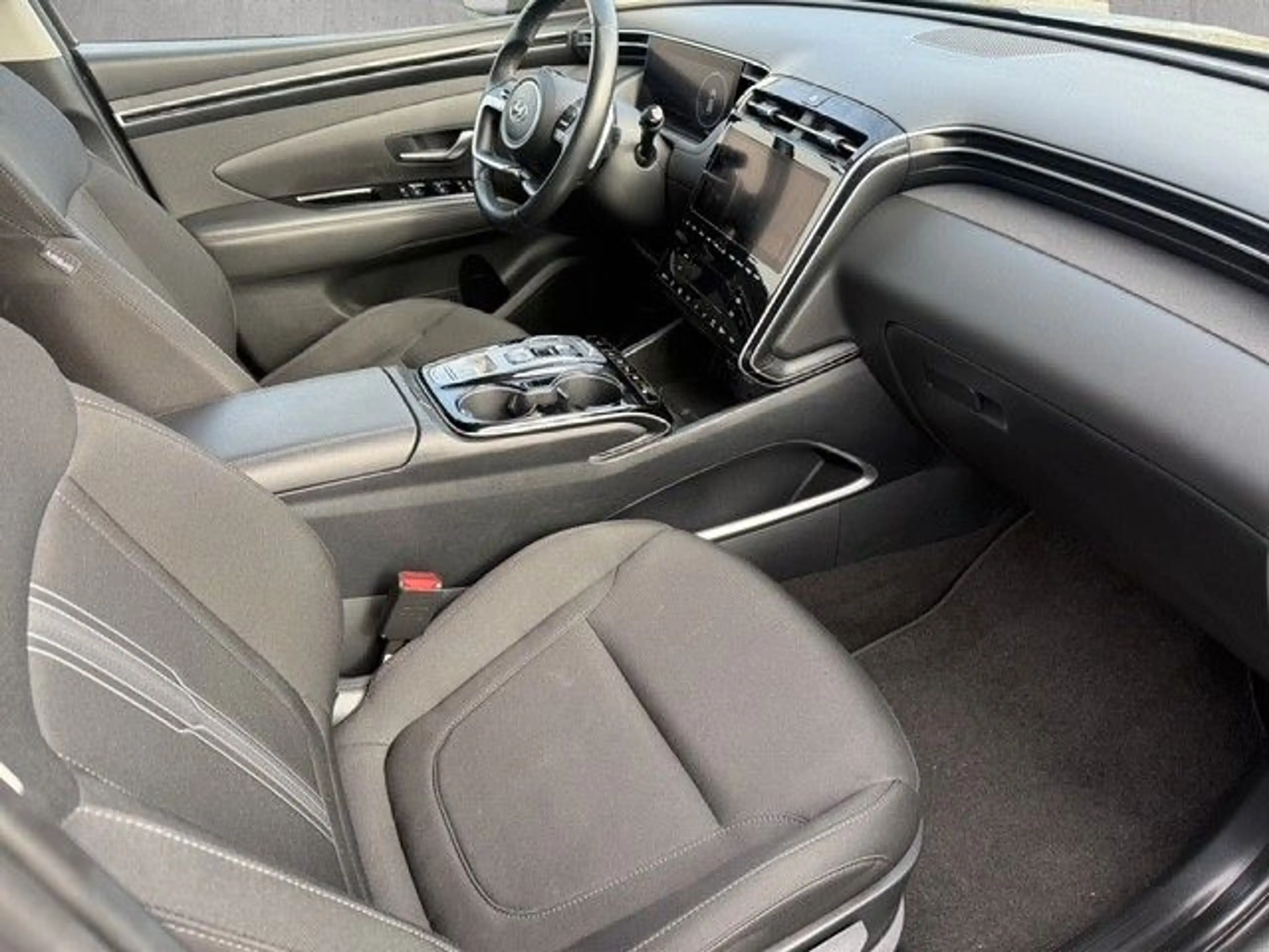 Hyundai TUCSON 1.6 Blackline*Panorama*1 Hand*Kamera*Allra — photo 10