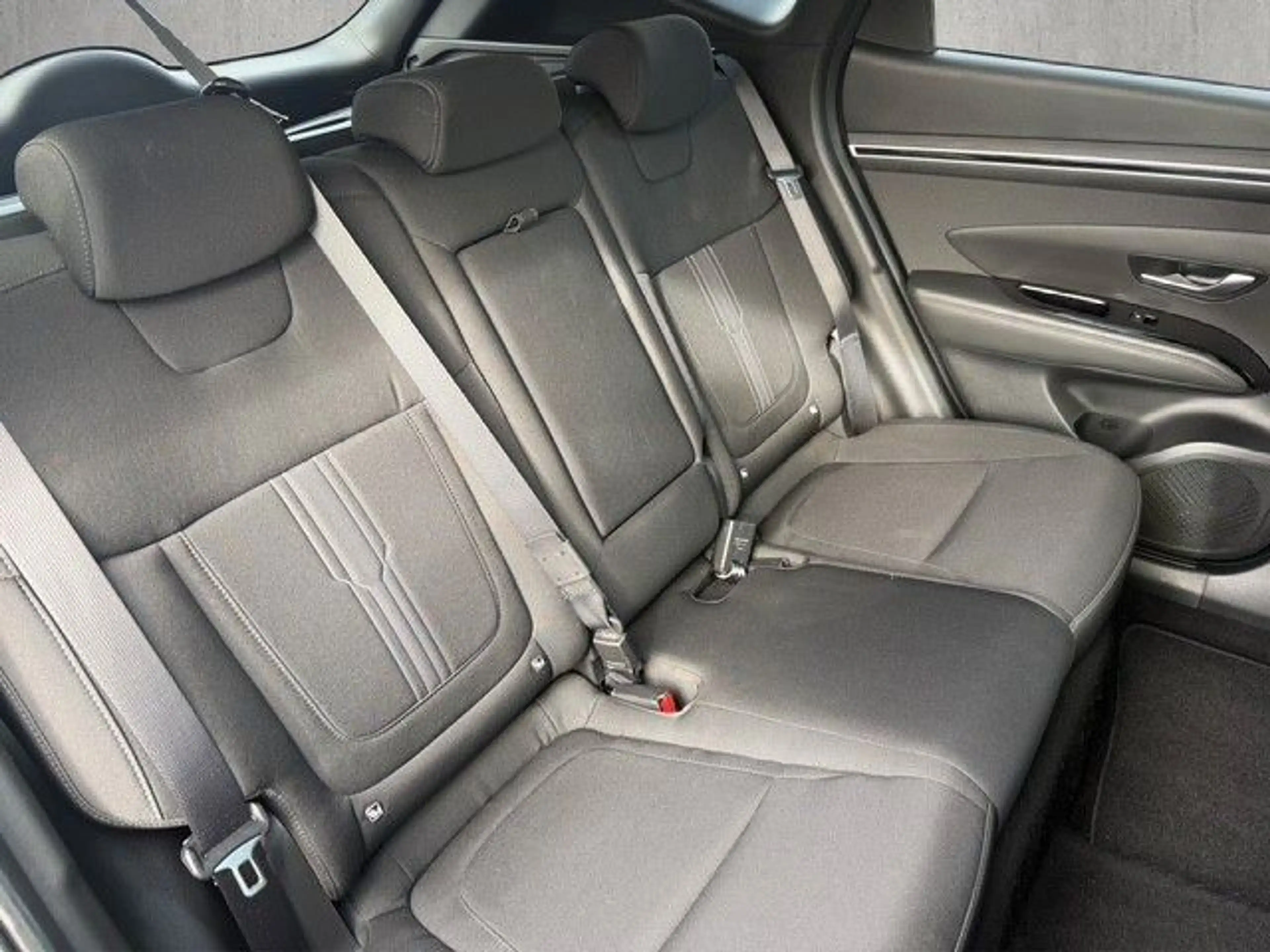 Hyundai TUCSON 1.6 Blackline*Panorama*1 Hand*Kamera*Allra — photo 11