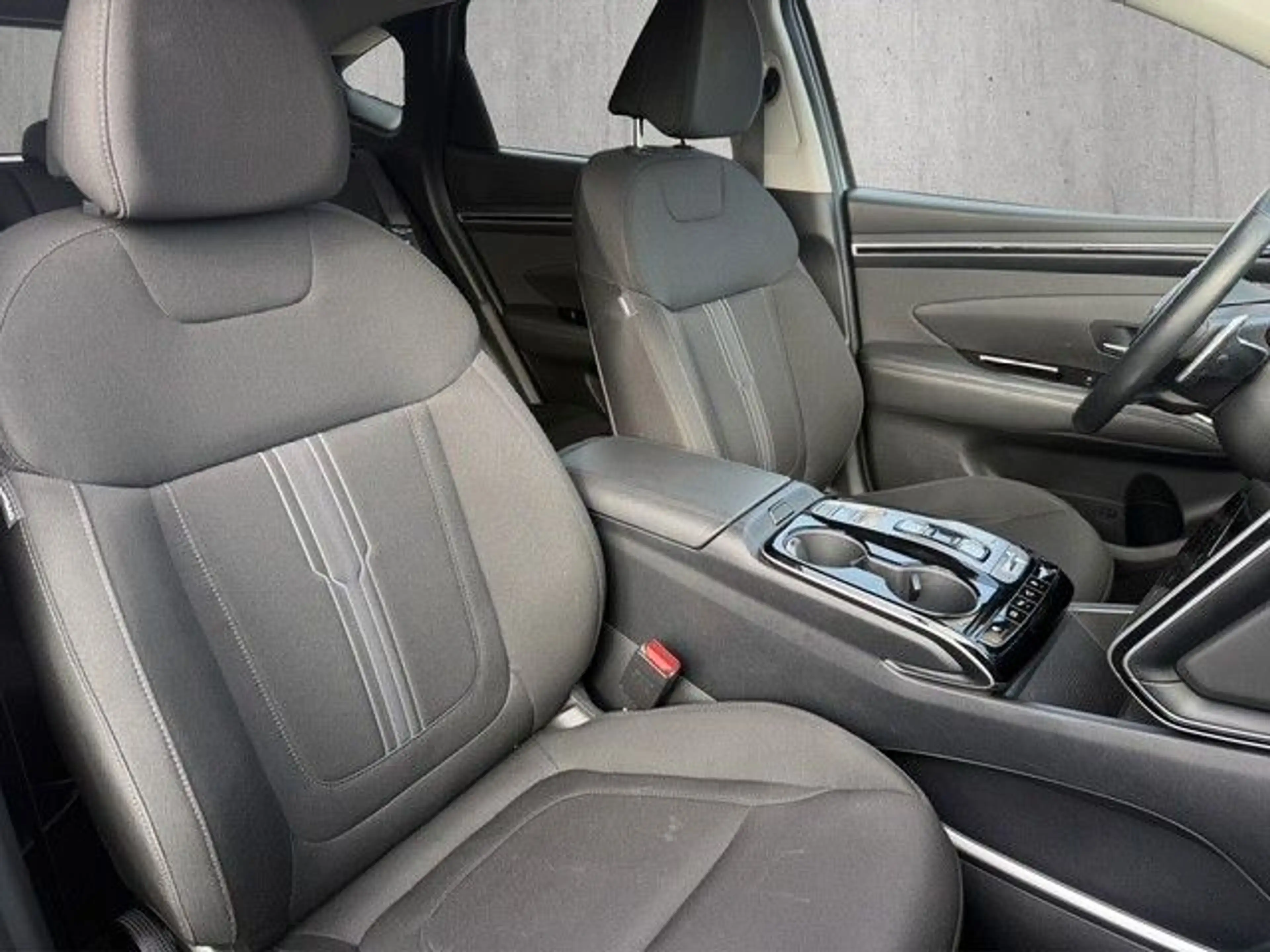 Hyundai TUCSON 1.6 Blackline*Panorama*1 Hand*Kamera*Allra — photo 12