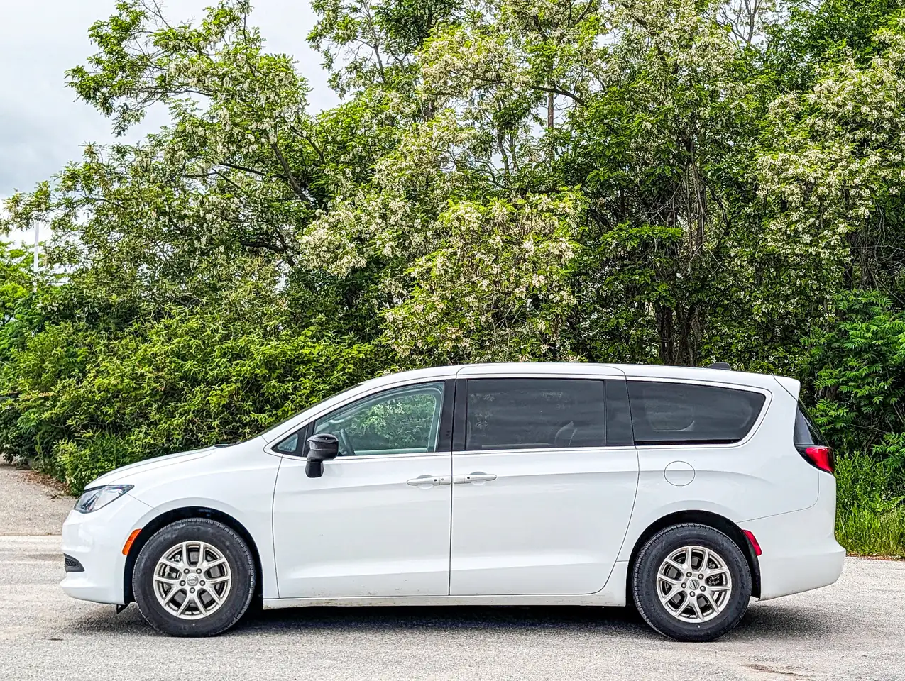Chrysler Grand Caravan photo Chrysler Grand Caravan