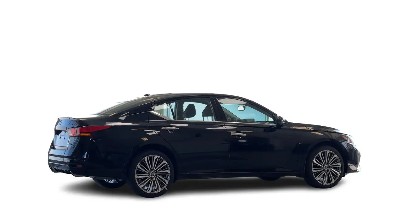 Nissan Altima снимка Nissan Altima
