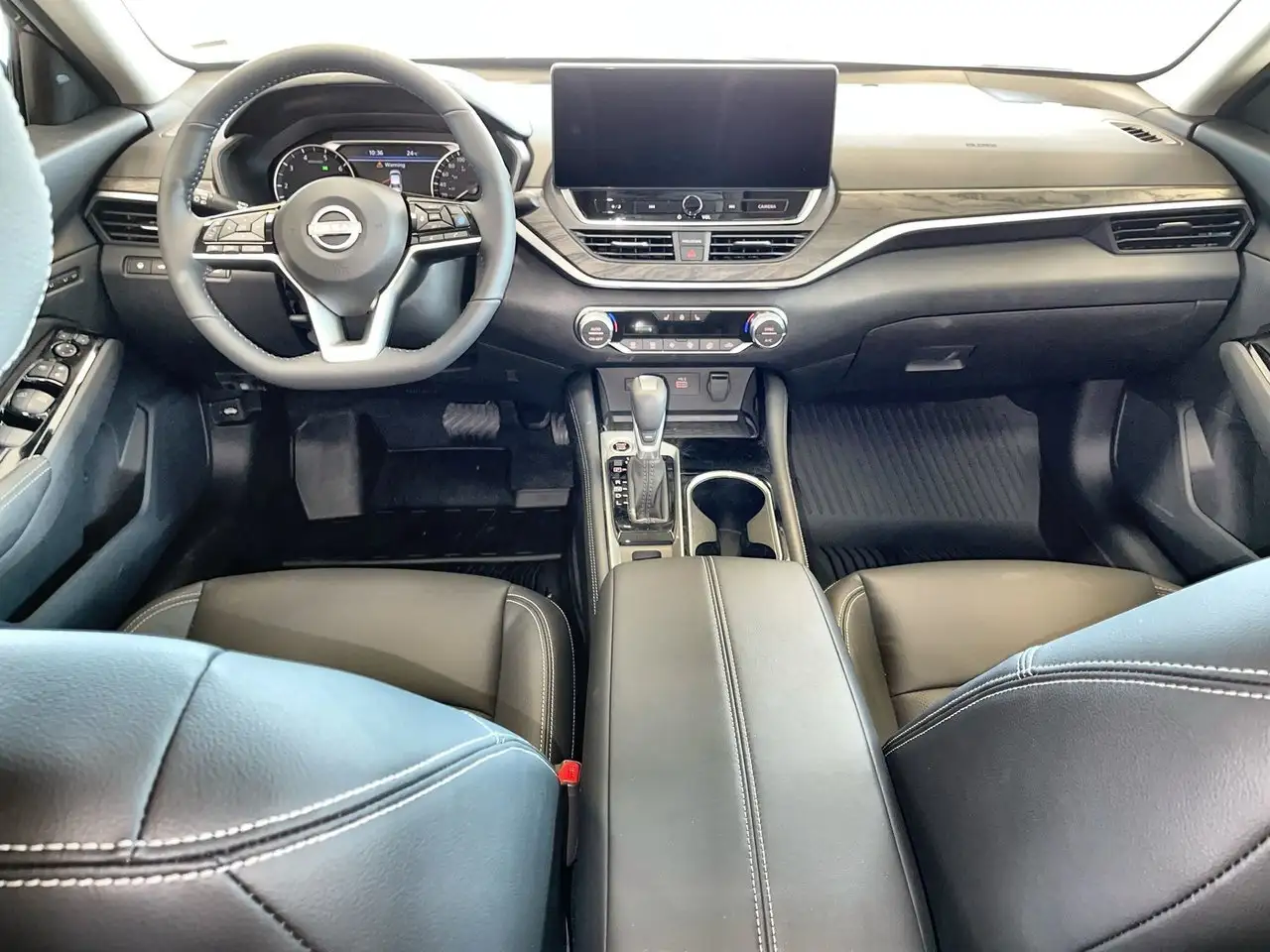Nissan Altima снимка Nissan Altima