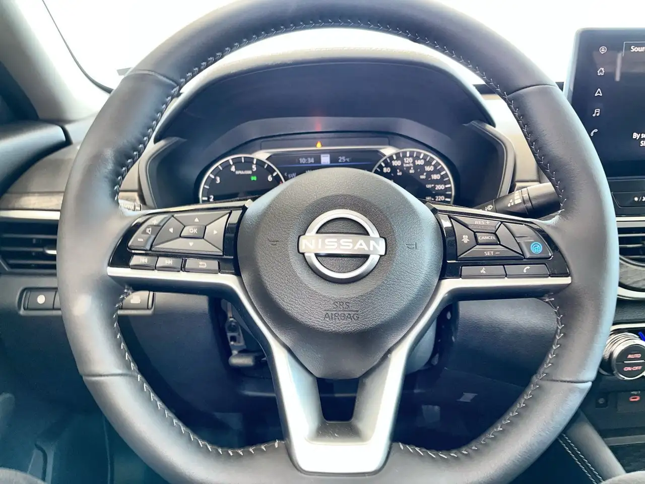 Nissan Altima снимка Nissan Altima