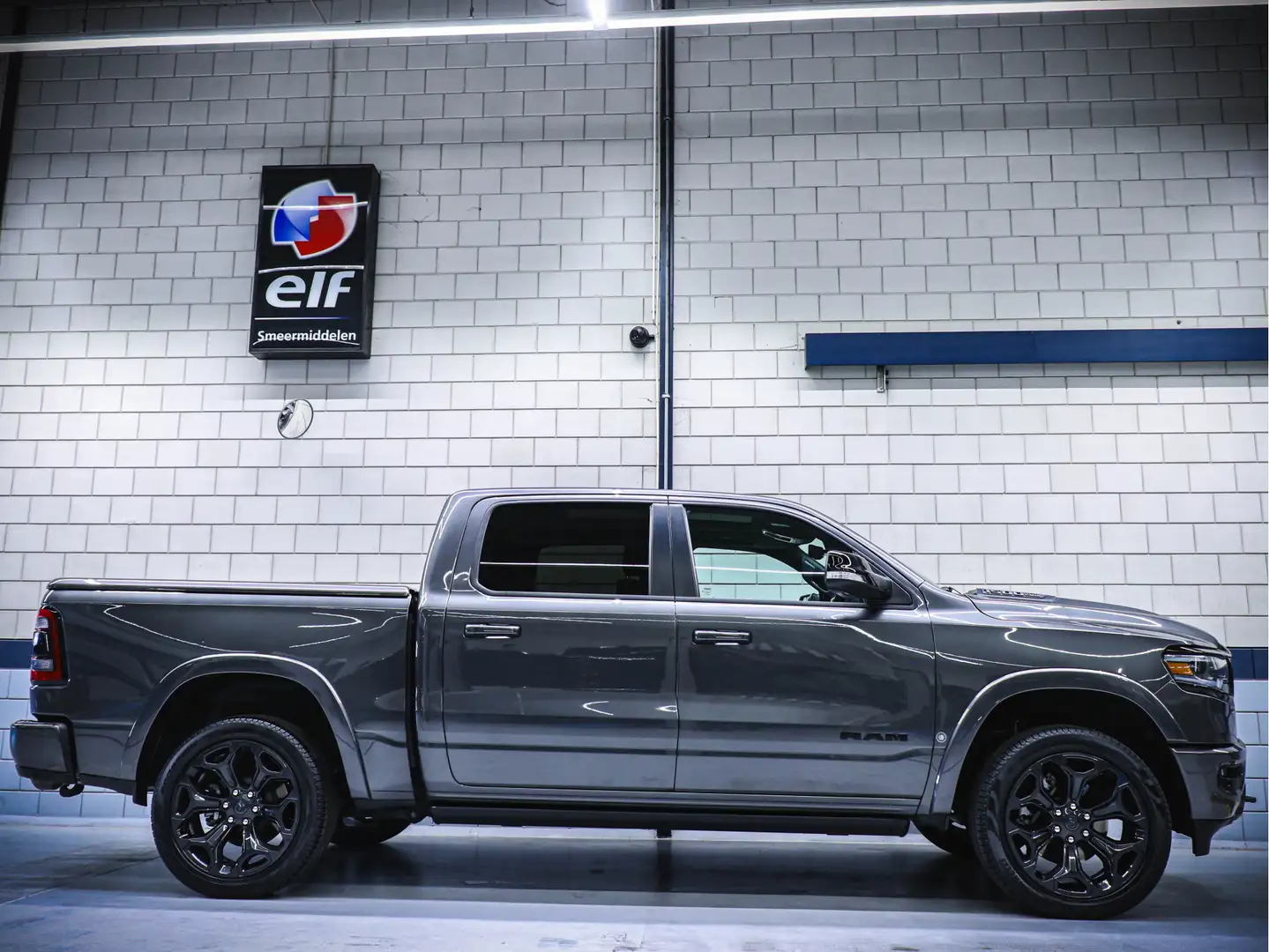 Dodge RAM 1500 | Limited Night Edition | 5.7L HEMI V8 Grijs - 2