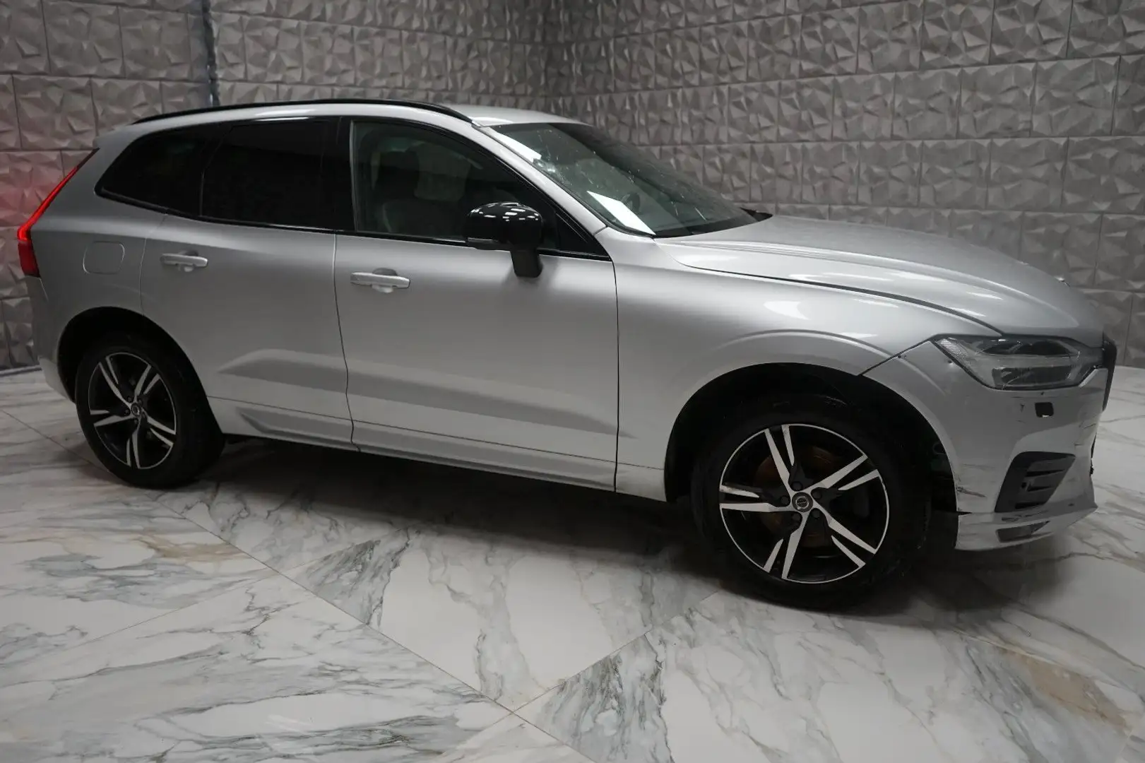 Volvo XC60 R-Design AWD* Parkassistent-Paket* Silber - 1