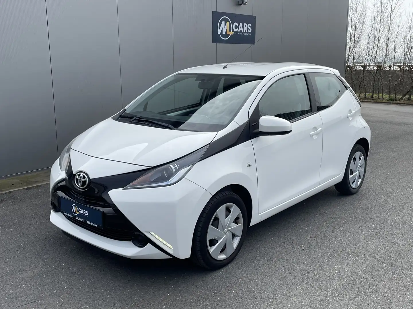 Toyota Aygo 1.0X-PLAY 5 PORTES Blanc - 1