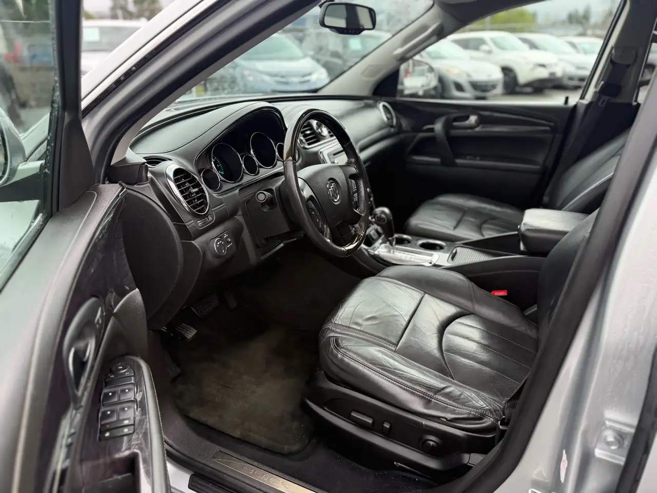 Buick Enclave снимка Buick Enclave