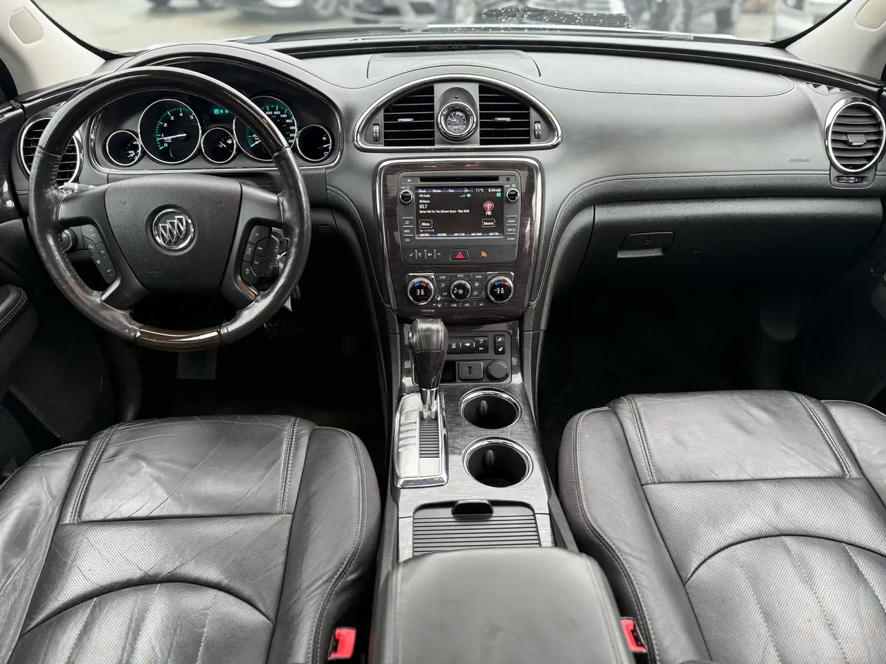 Buick Enclave снимка Buick Enclave